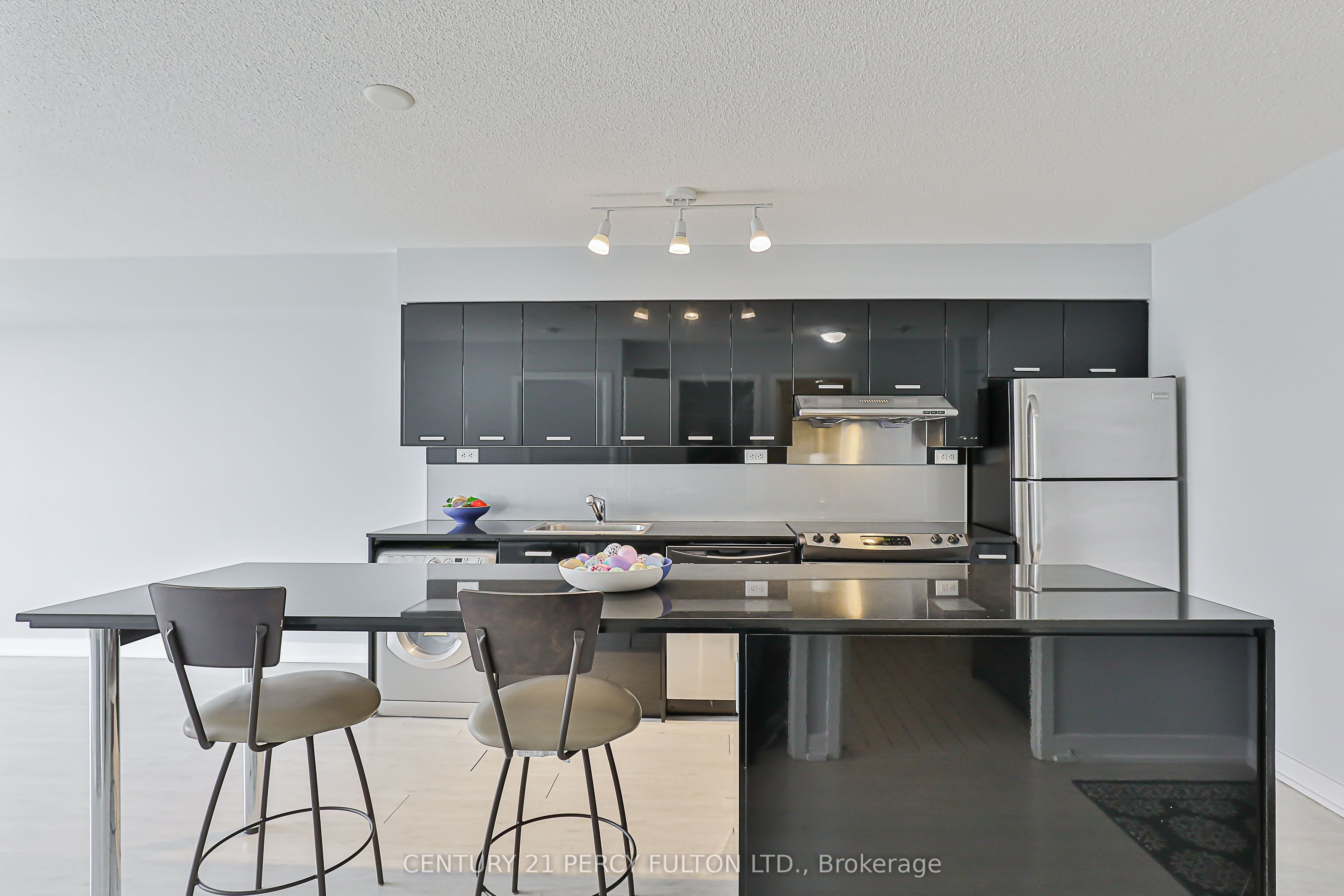 19 Singer Court 1612, Toronto, ON M2K 0B2 photo 4