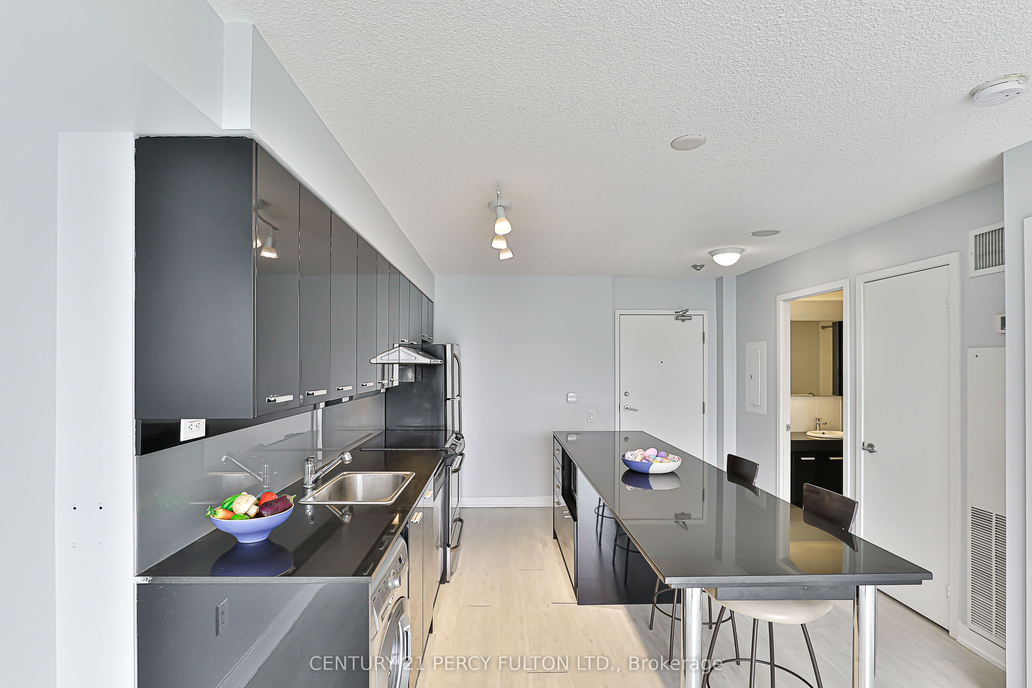 19 Singer Court 1612, Toronto, ON M2K 0B2 photo 5