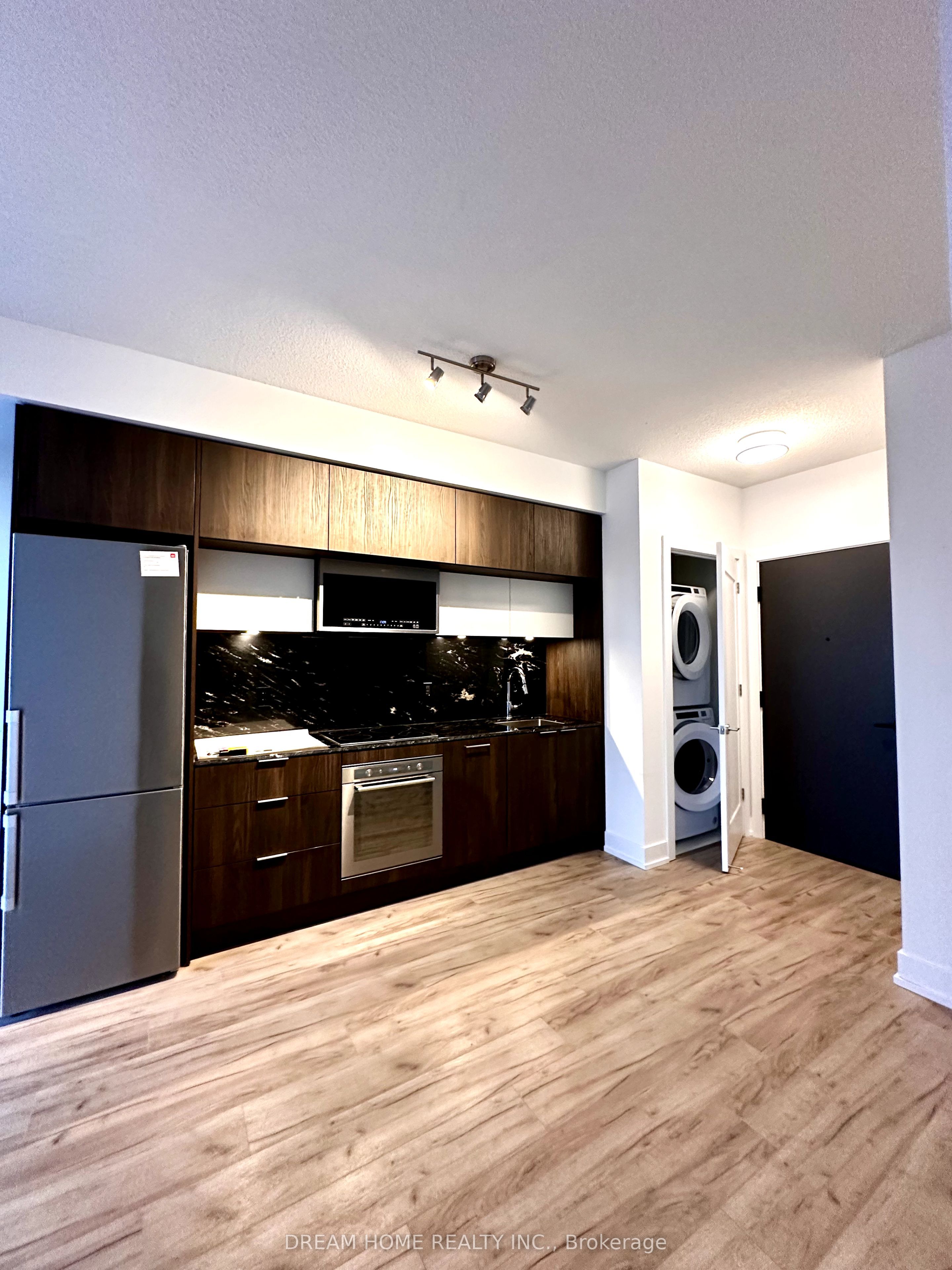 25 Adra Grado Way 802, Toronto, ON M2J 0H6 photo 2