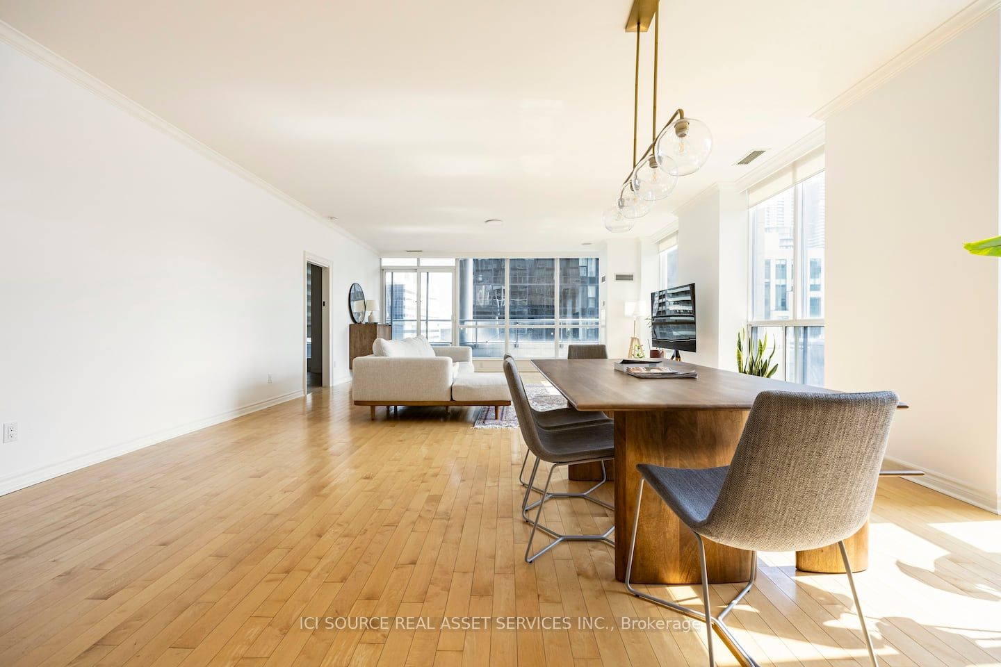 250 Wellington Street W PH40, Toronto, ON M5V 3P6 photo 3