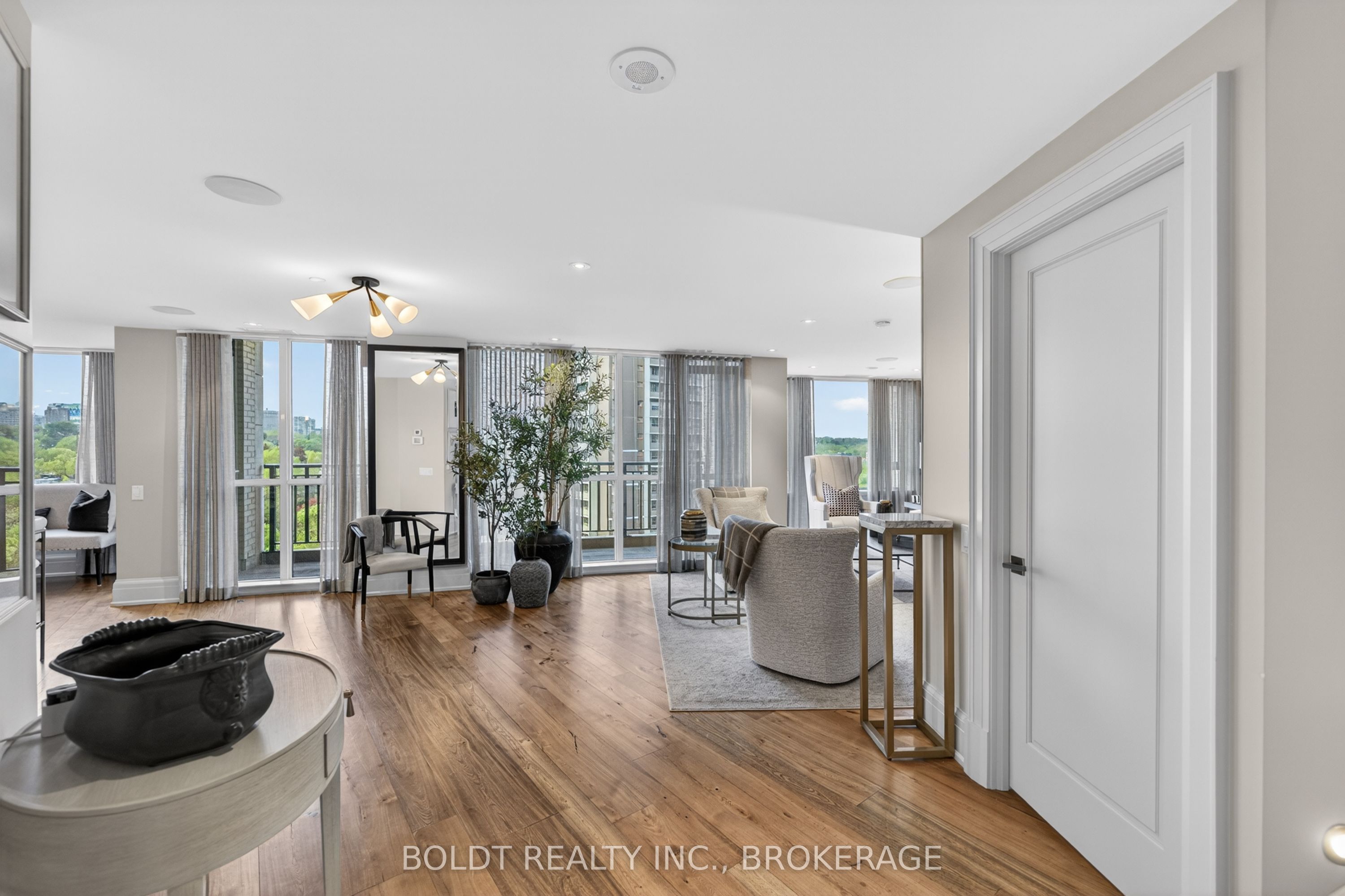 181 Davenport Road 702, Toronto, ON M5R 1J1 photo 4