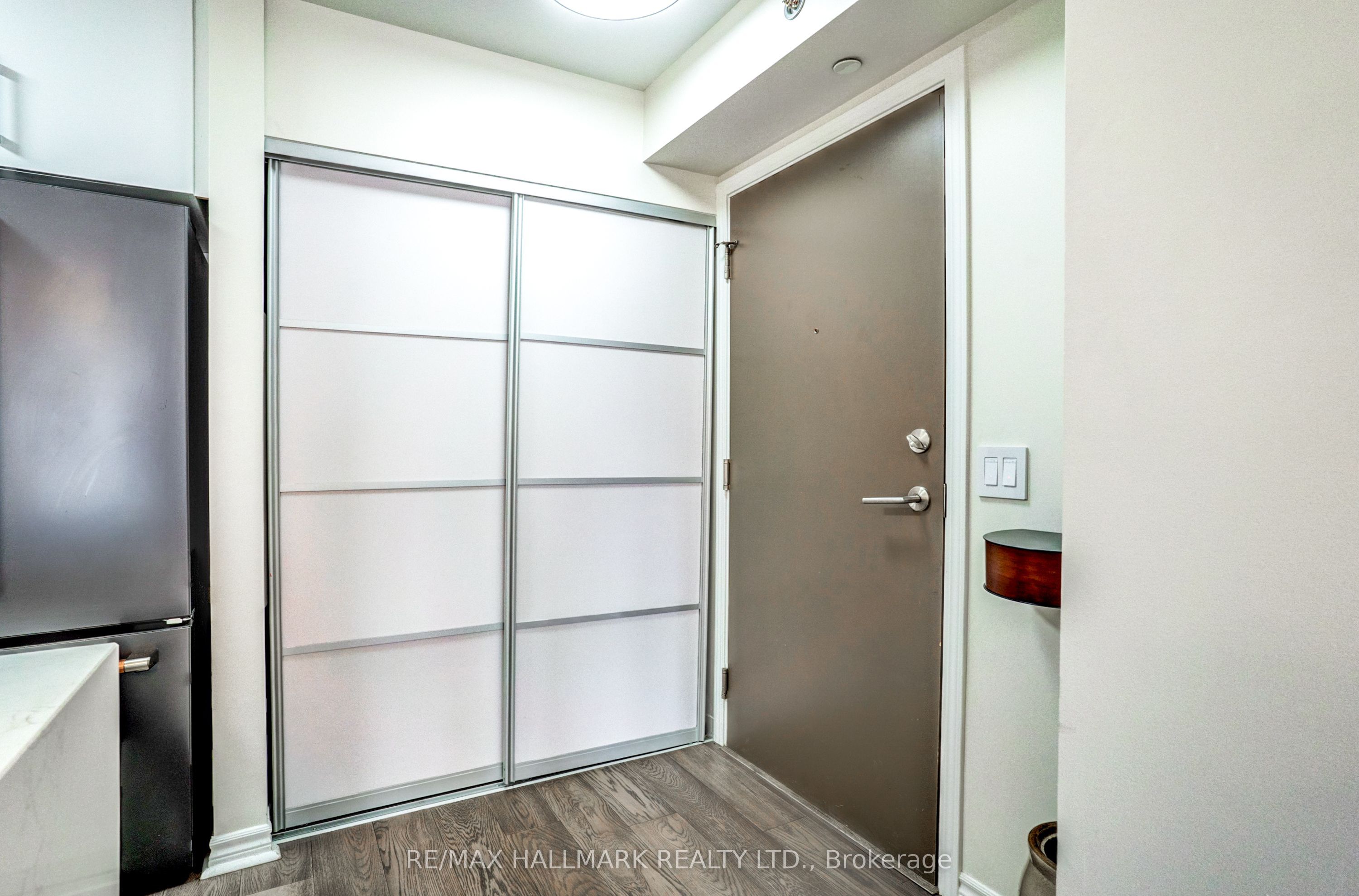 35 Saranac Boulevard 630, Toronto, ON M6A 2G4 photo 5