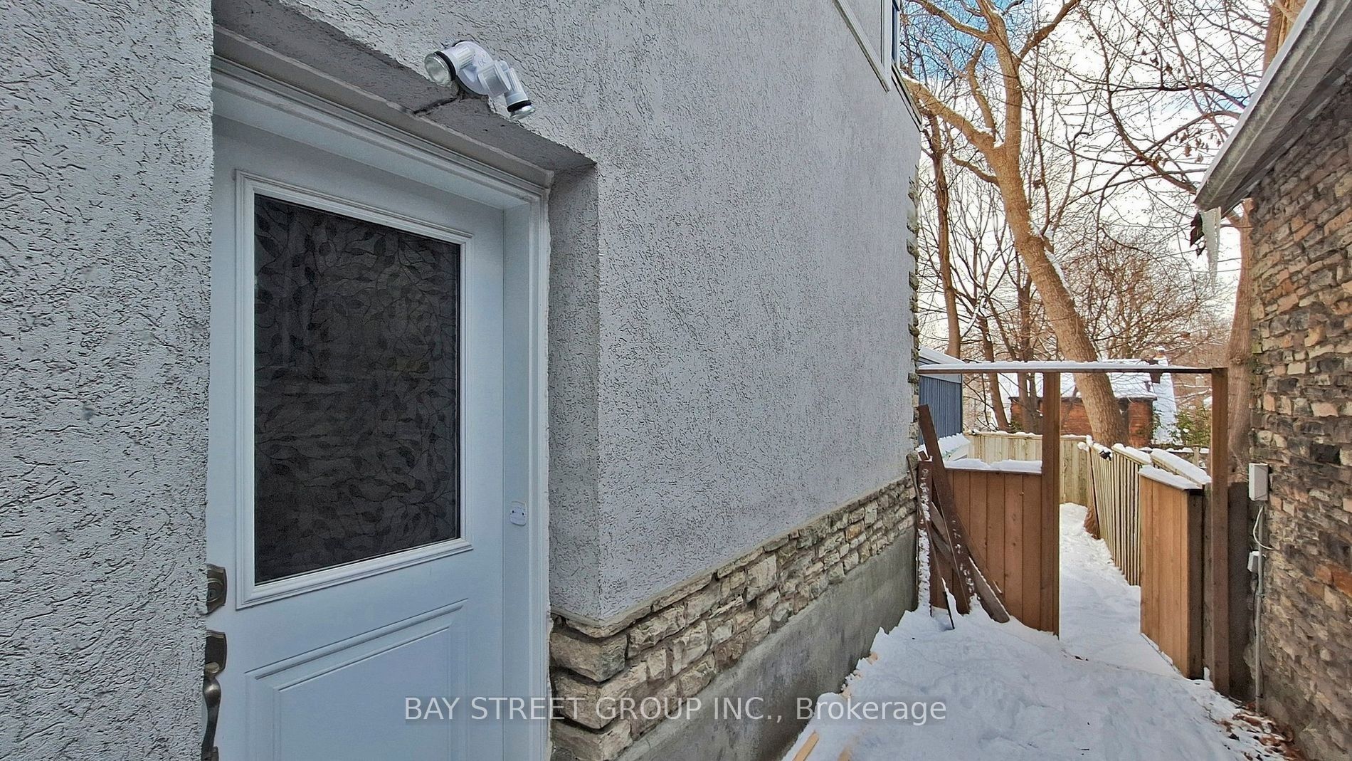 390 Roehampton Avenue Basement, Toronto, ON M4P 1S4 photo 2
