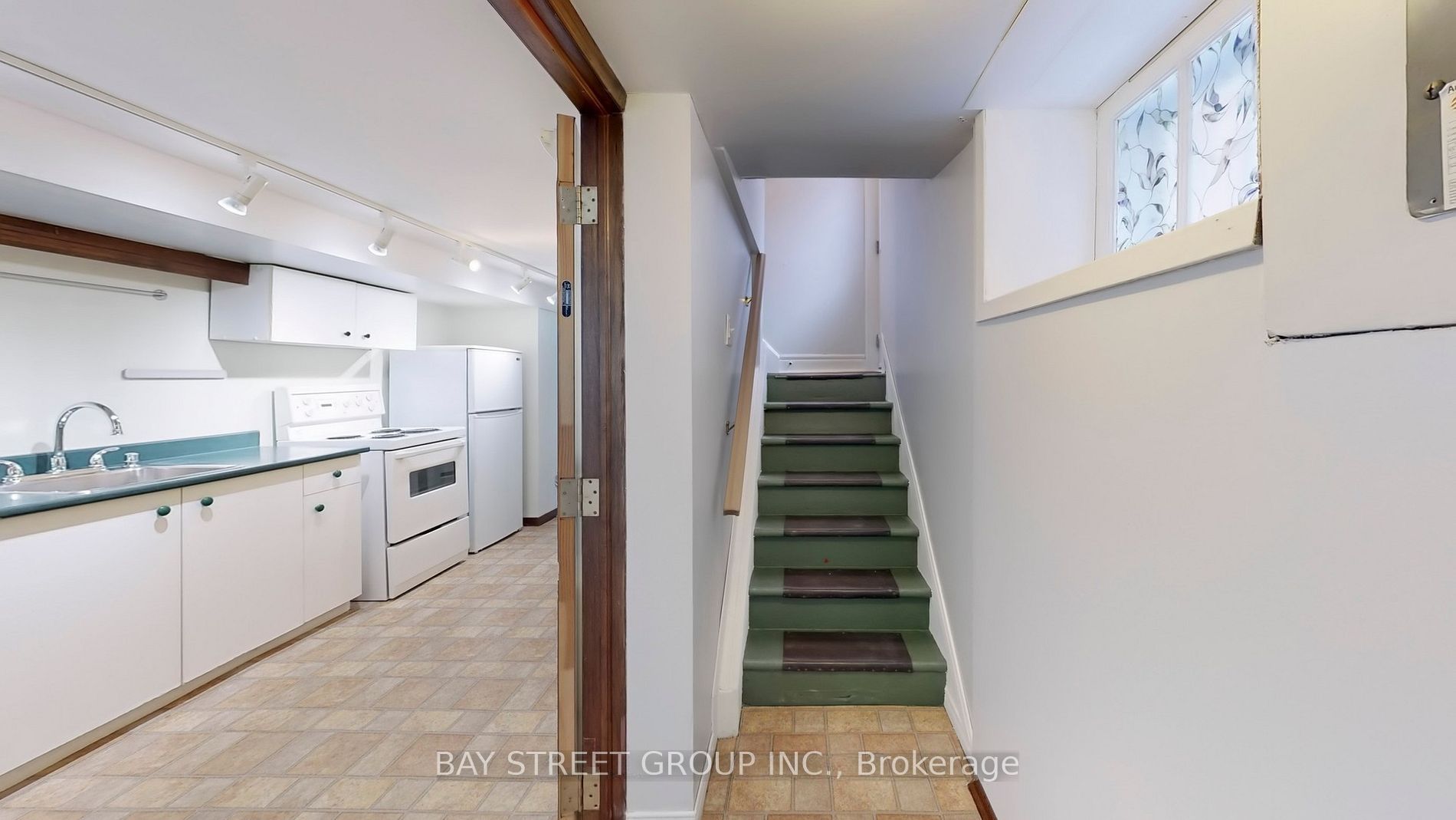 390 Roehampton Avenue Basement, Toronto, ON M4P 1S4 photo 4