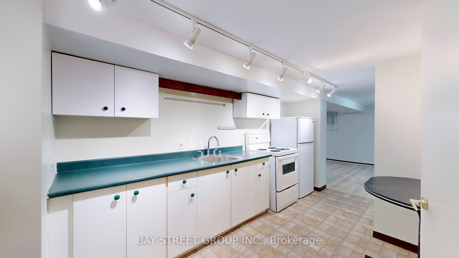 390 Roehampton Avenue Basement, Toronto, ON M4P 1S4 photo 5