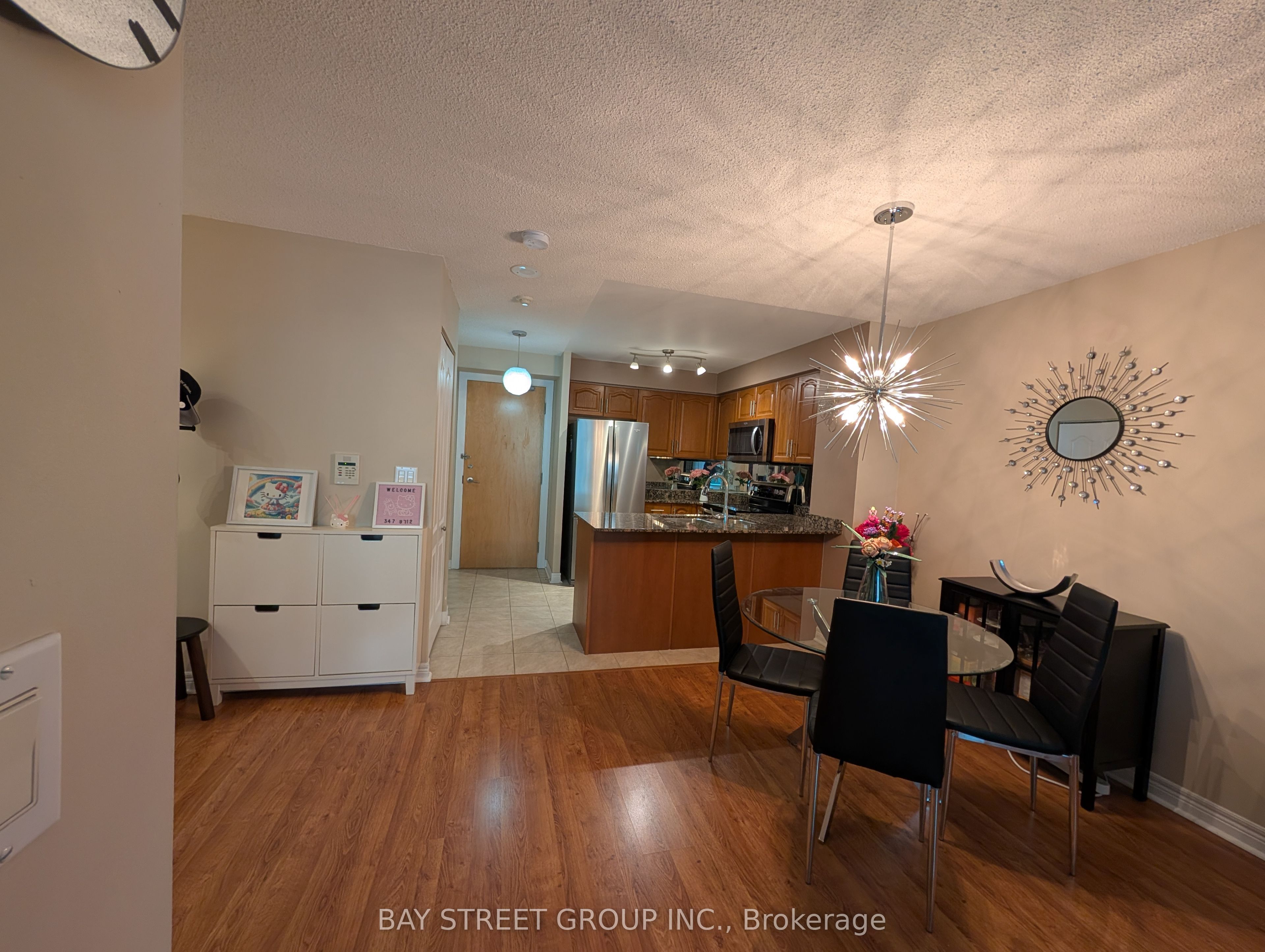 212 Eglinton Avenue E 505, Toronto, ON M4P 0A3 photo 2