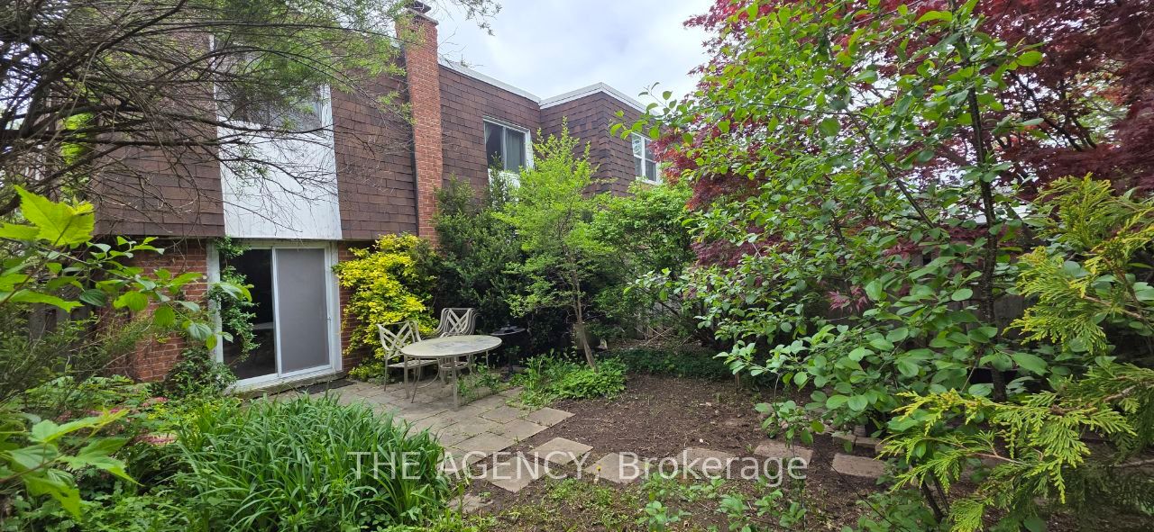 69 Silas Hill Drive Upper, Toronto, ON M2J 2X8
