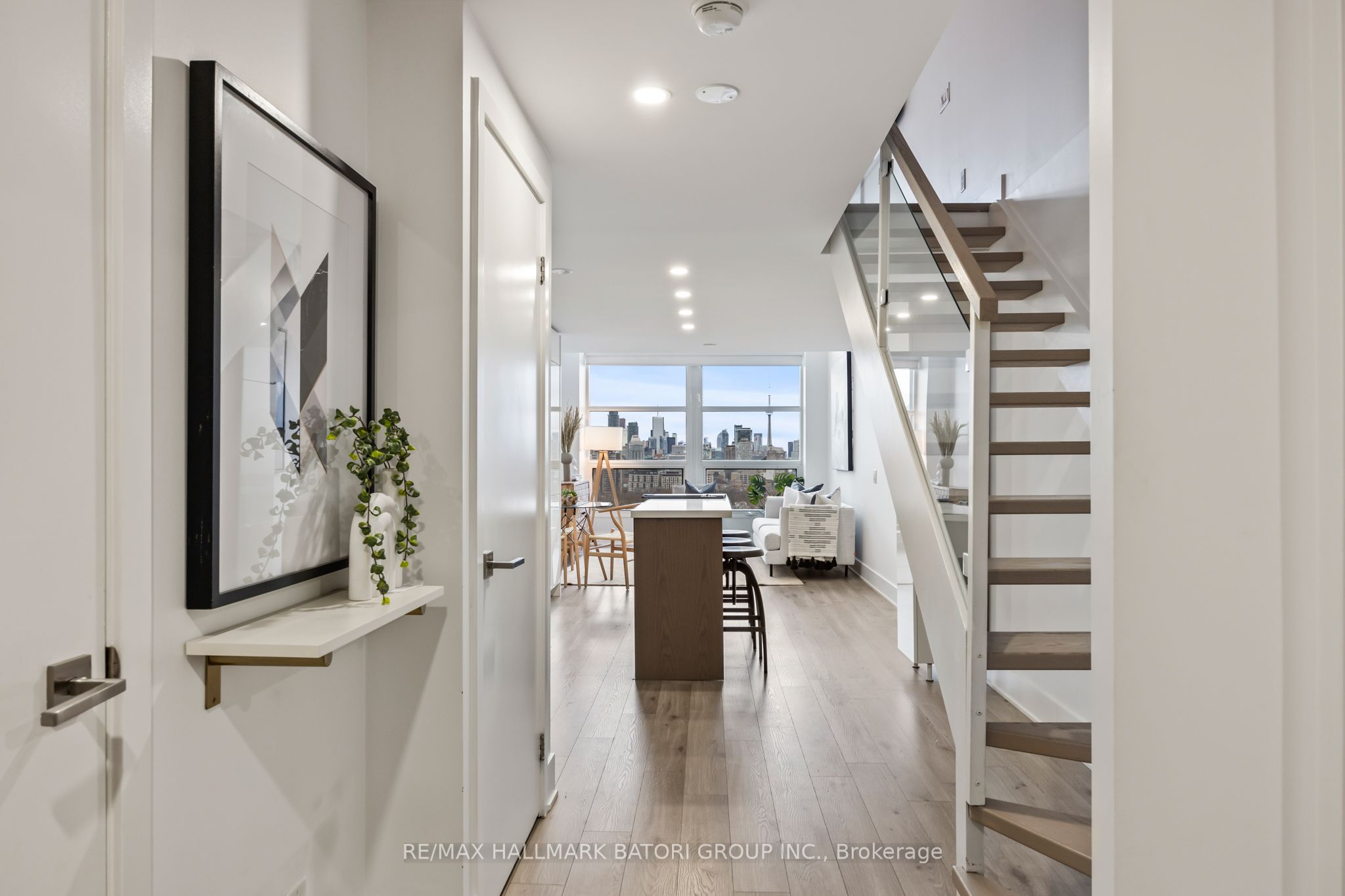 111 St Clair Avenue W 919, Toronto, ON M4V 1N5 photo 2