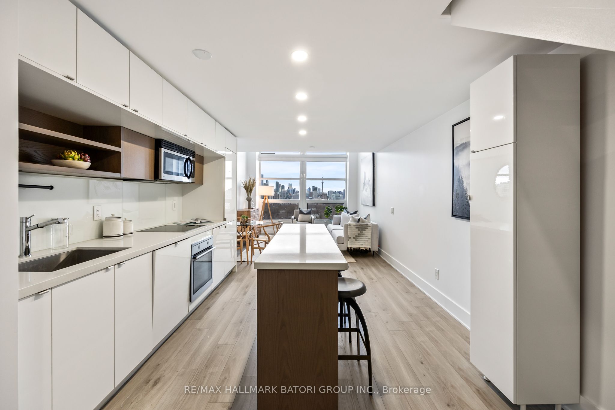 111 St Clair Avenue W 919, Toronto, ON M4V 1N5 photo 4