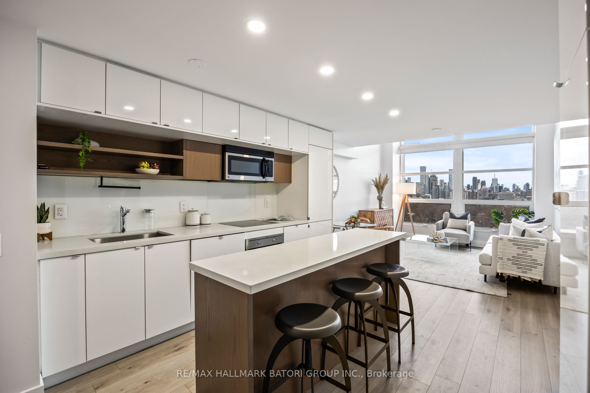 111 St Clair Avenue W 919, Toronto, ON M4V 1N5 photo 5