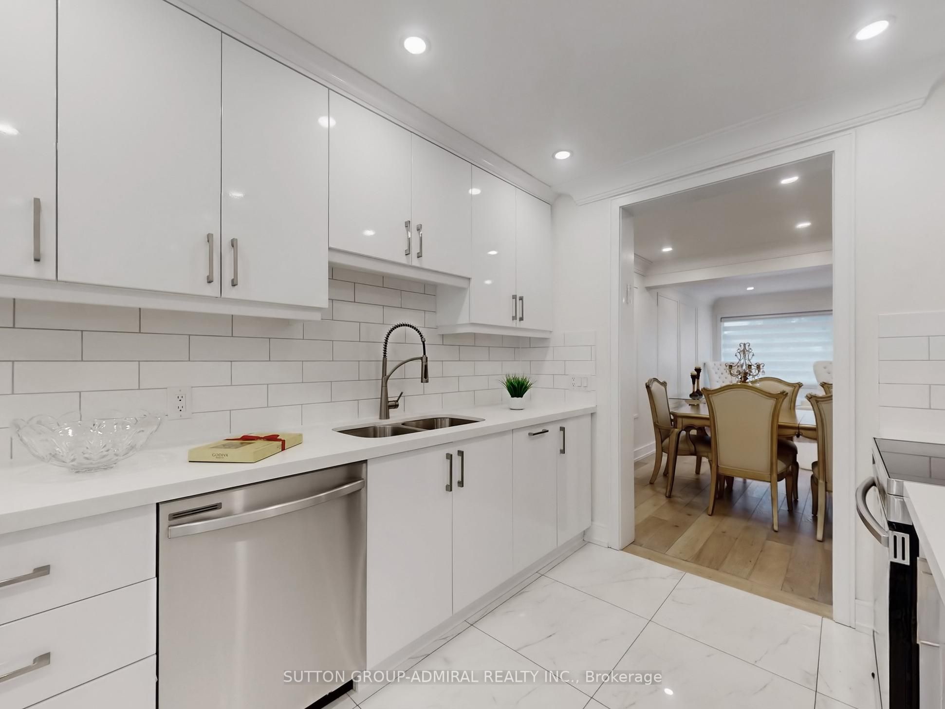 296 Torresdale Avenue 2, Toronto, ON M2R 3N3