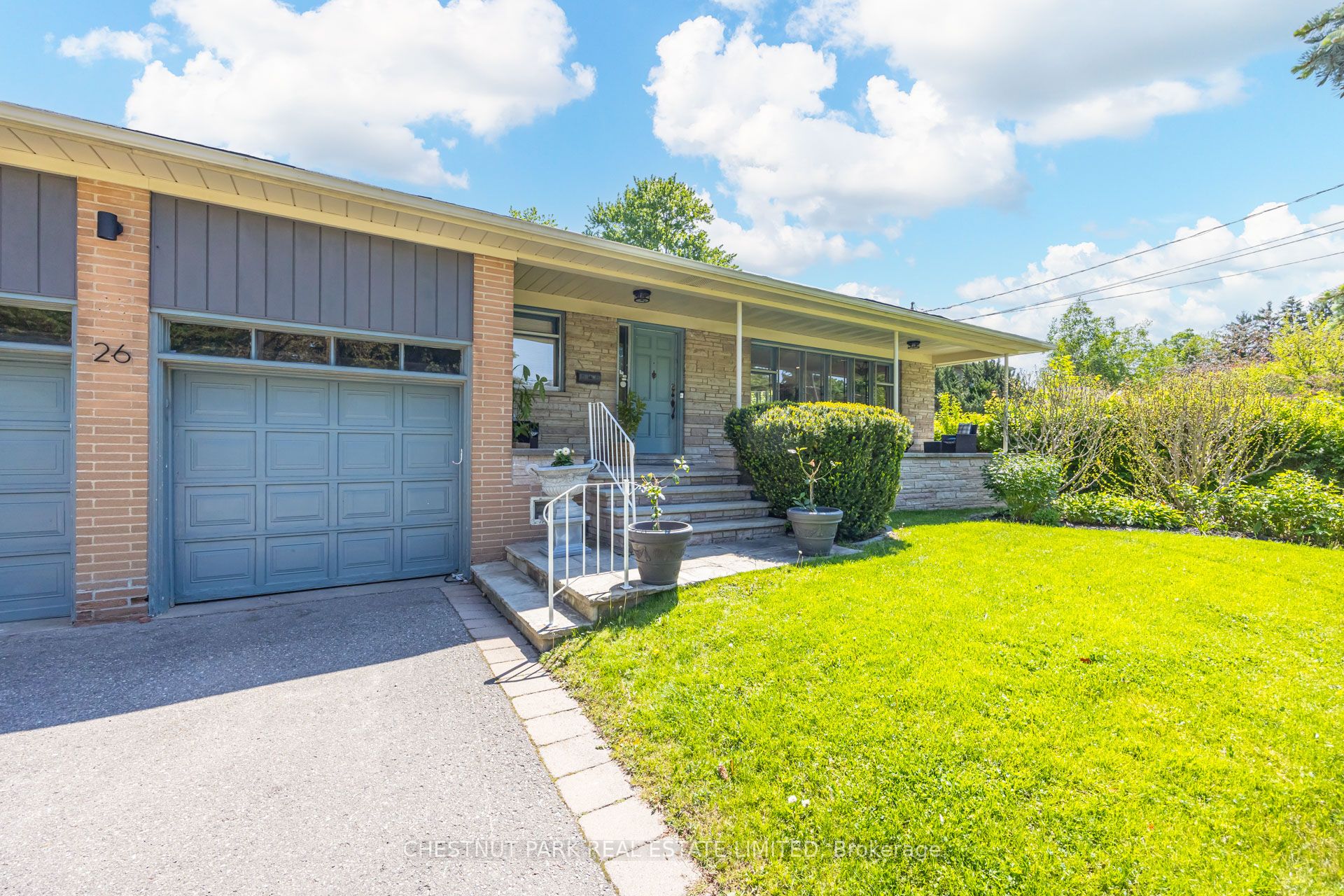 26 Hearthstone Crescent, Toronto, ON M2R 1G3 photo 2