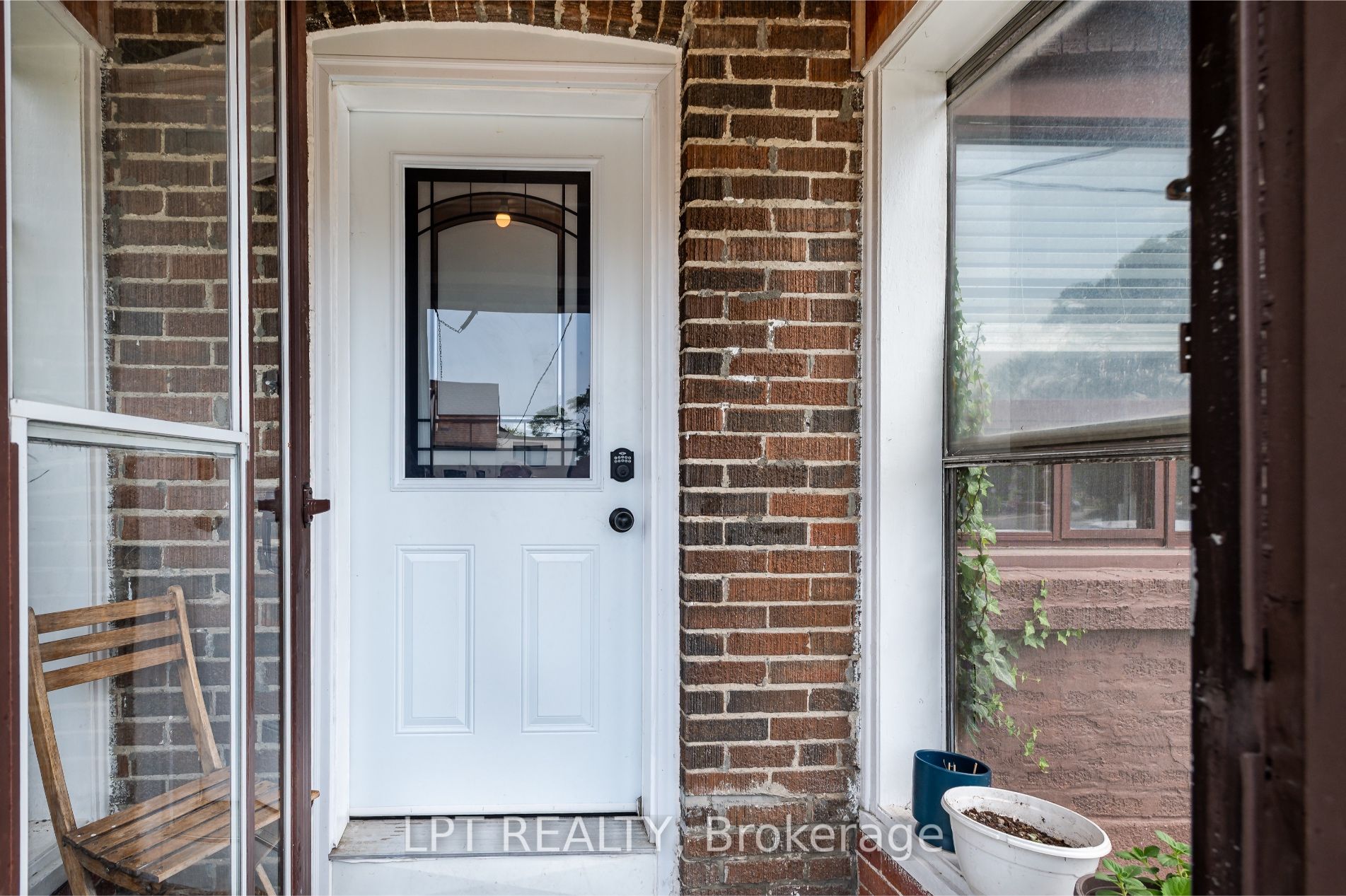 541 Vaughan Road, Toronto, ON M6C 2R2 photo 3