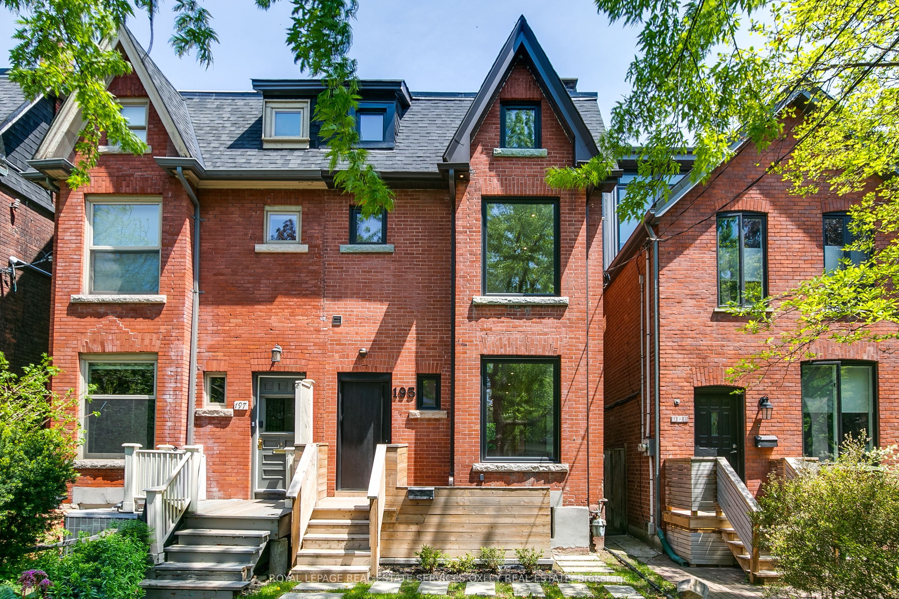 195 Albany Avenue, Toronto, ON M5R 3C7