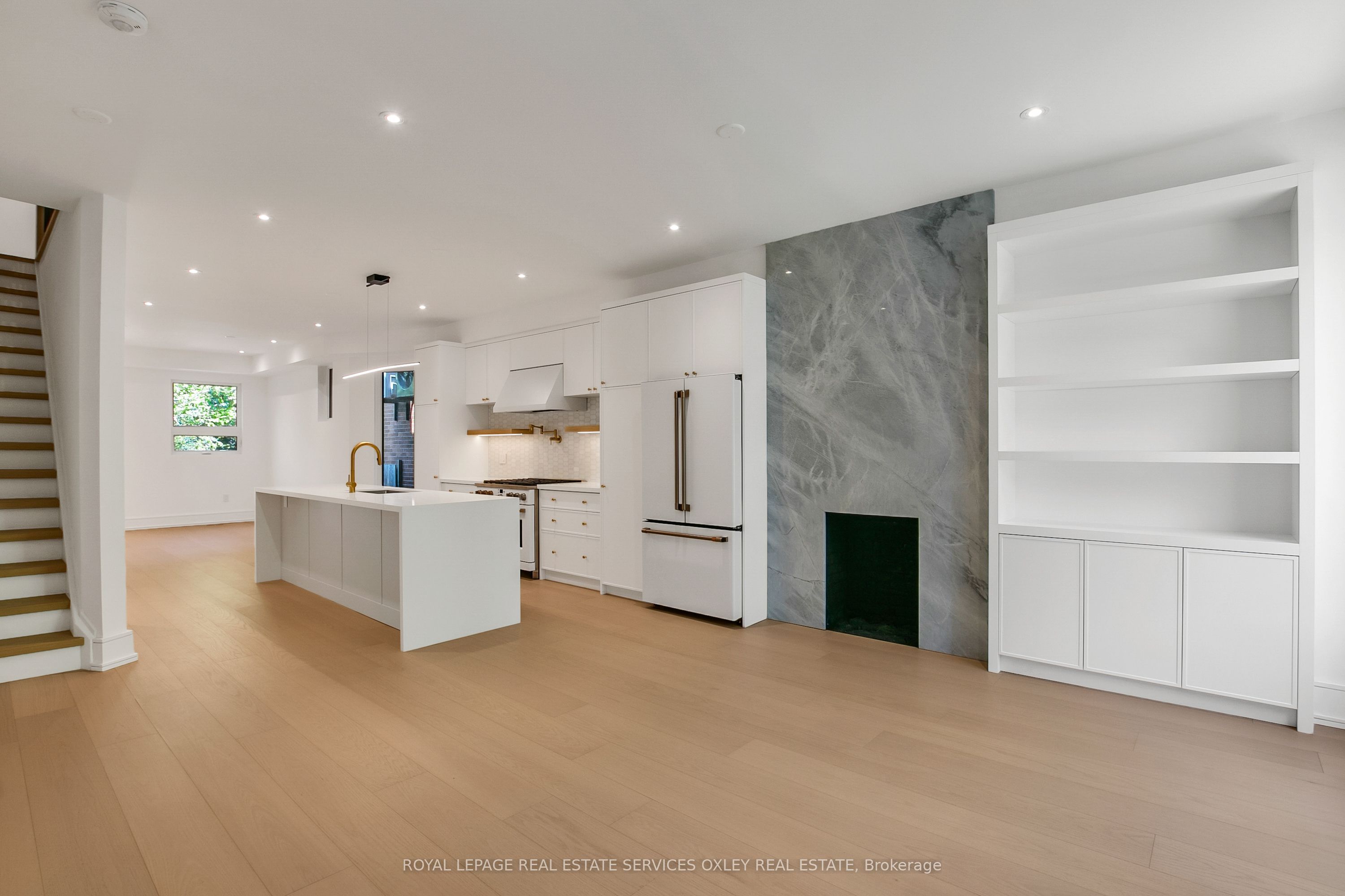195 Albany Avenue, Toronto, ON M5R 3C7 photo 2