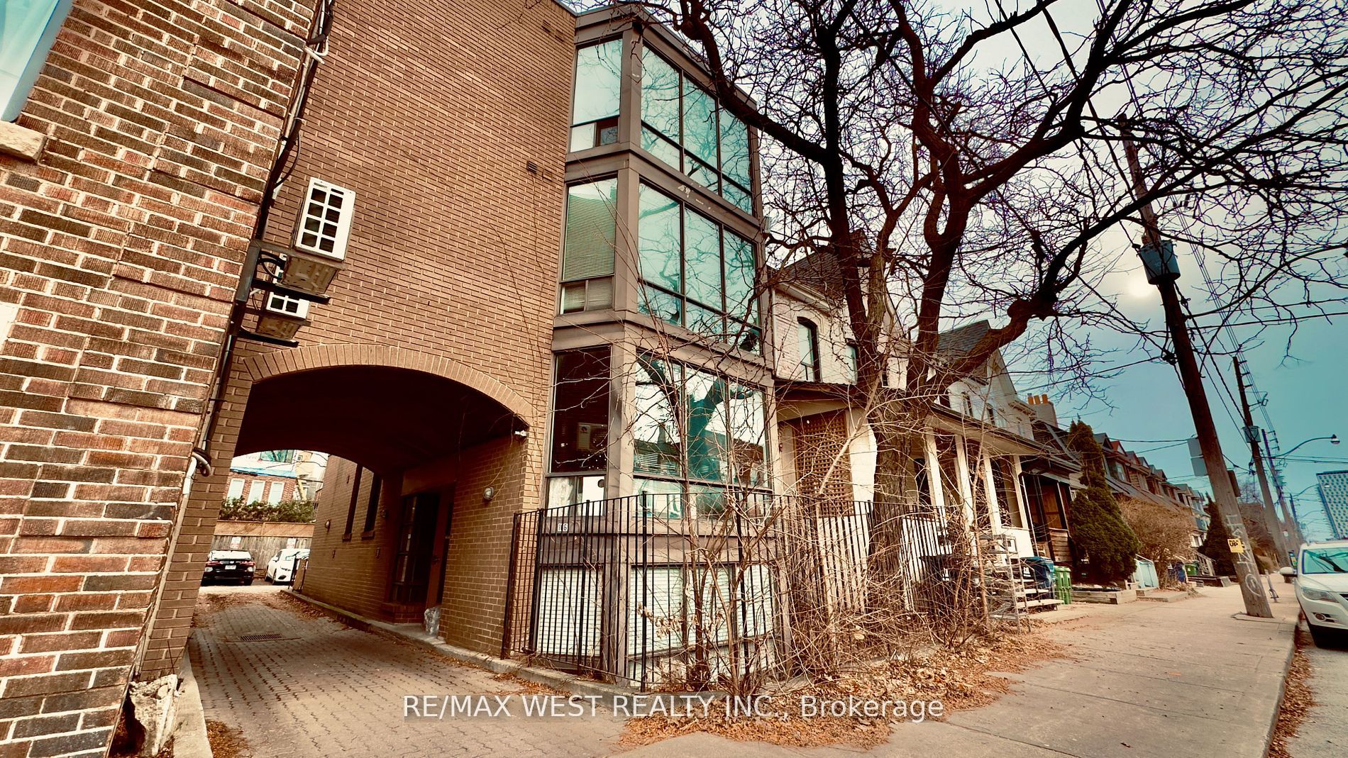 1061 Bathurst Street, Toronto, ON M5R 3G8 photo 2