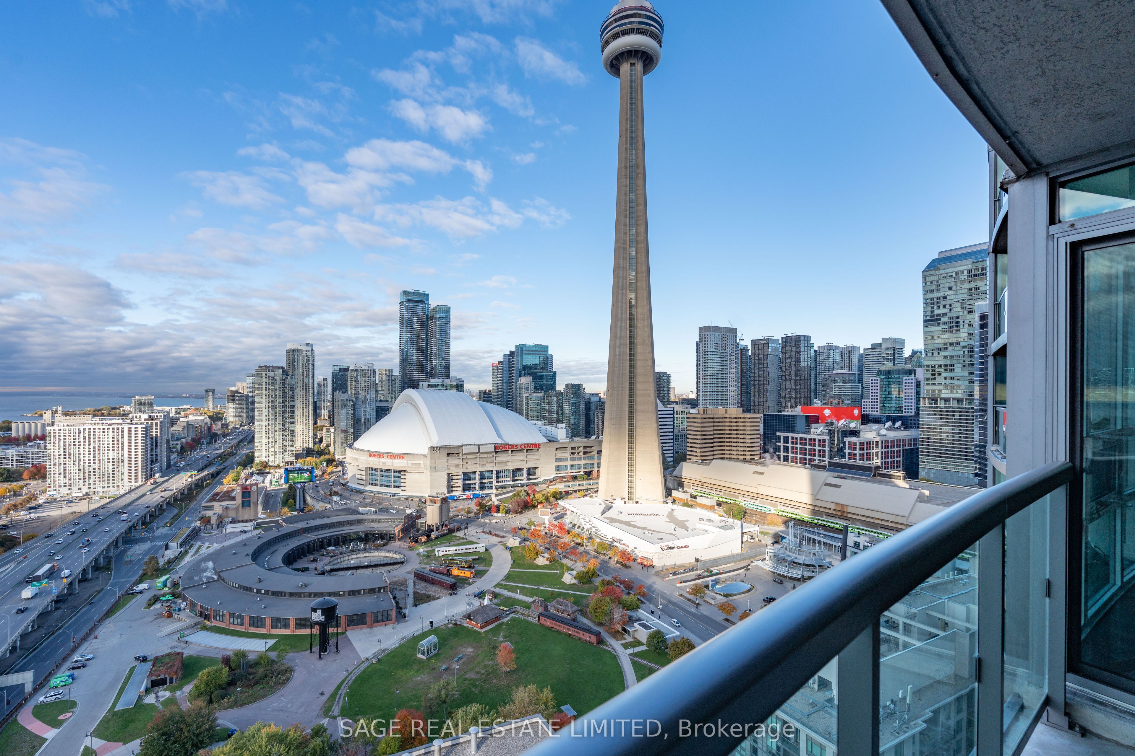 19 Grand Trunk Crescent 3712, Toronto, ON M5J 3A3