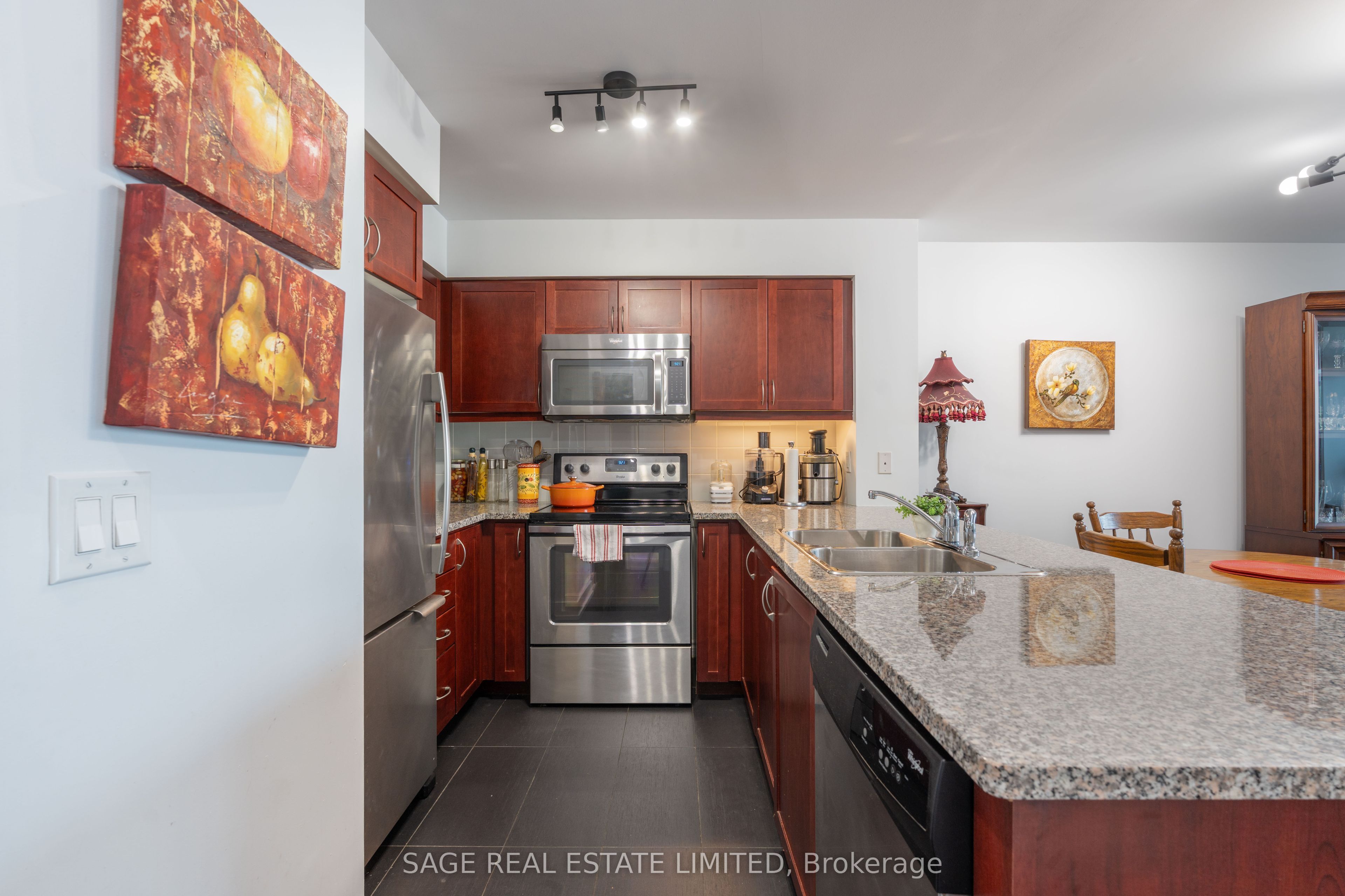 19 Grand Trunk Crescent 3712, Toronto, ON M5J 3A3 photo 3