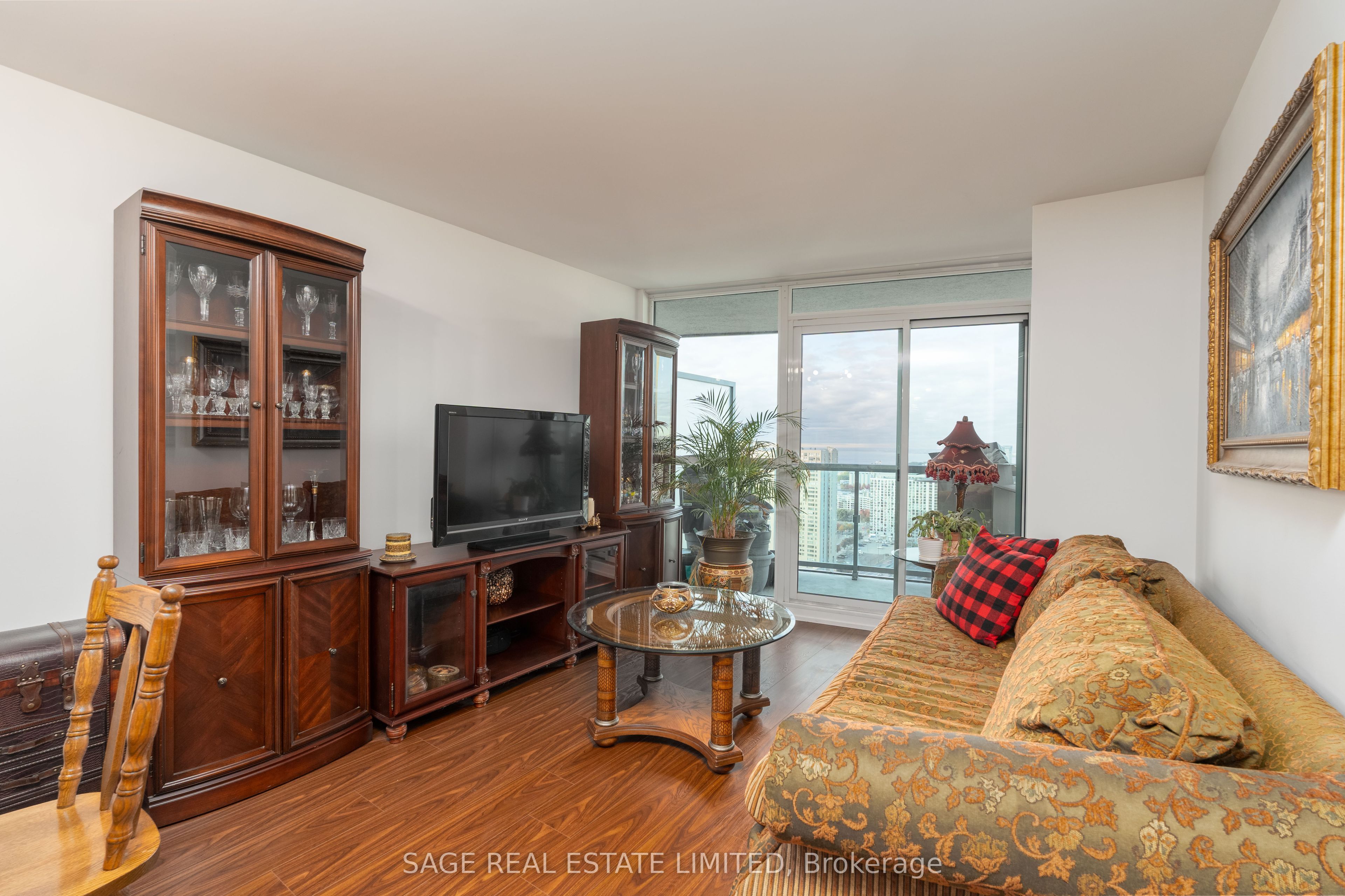 19 Grand Trunk Crescent 3712, Toronto, ON M5J 3A3 photo 4
