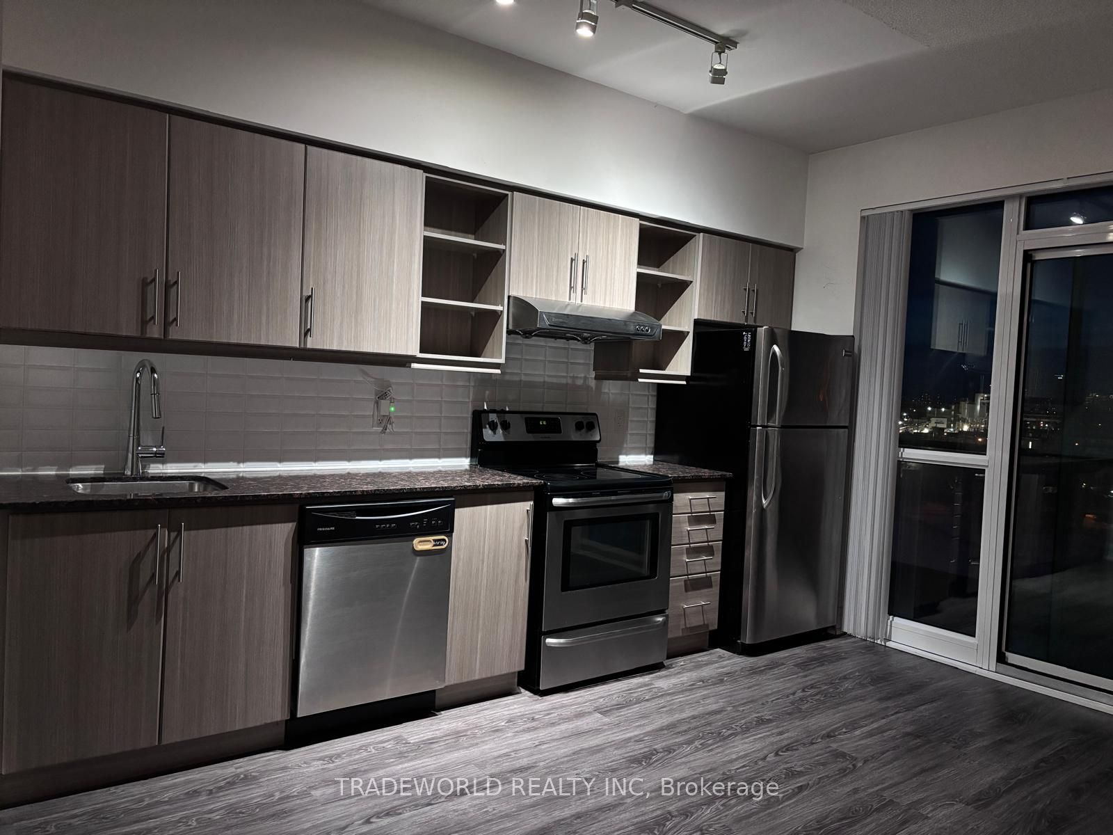 160 Vanderhoof Avenue 508, Toronto, ON M4G 2G6 photo 5