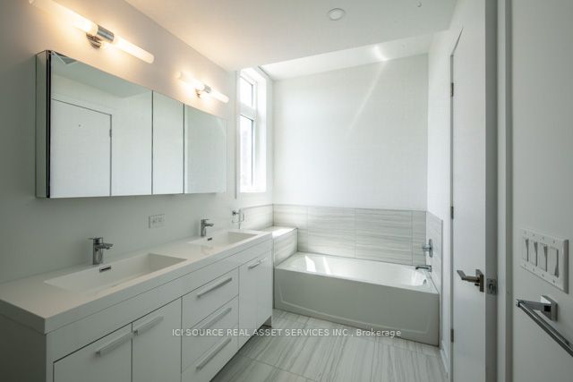 66B Perth Avenue, Toronto, ON M6R 0A8 photo 2