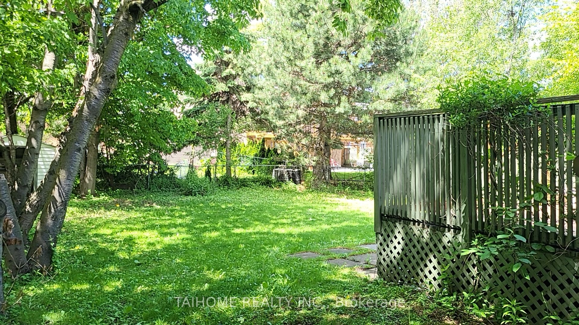 12 Vonda Avenue, Toronto, ON M2N 5E7