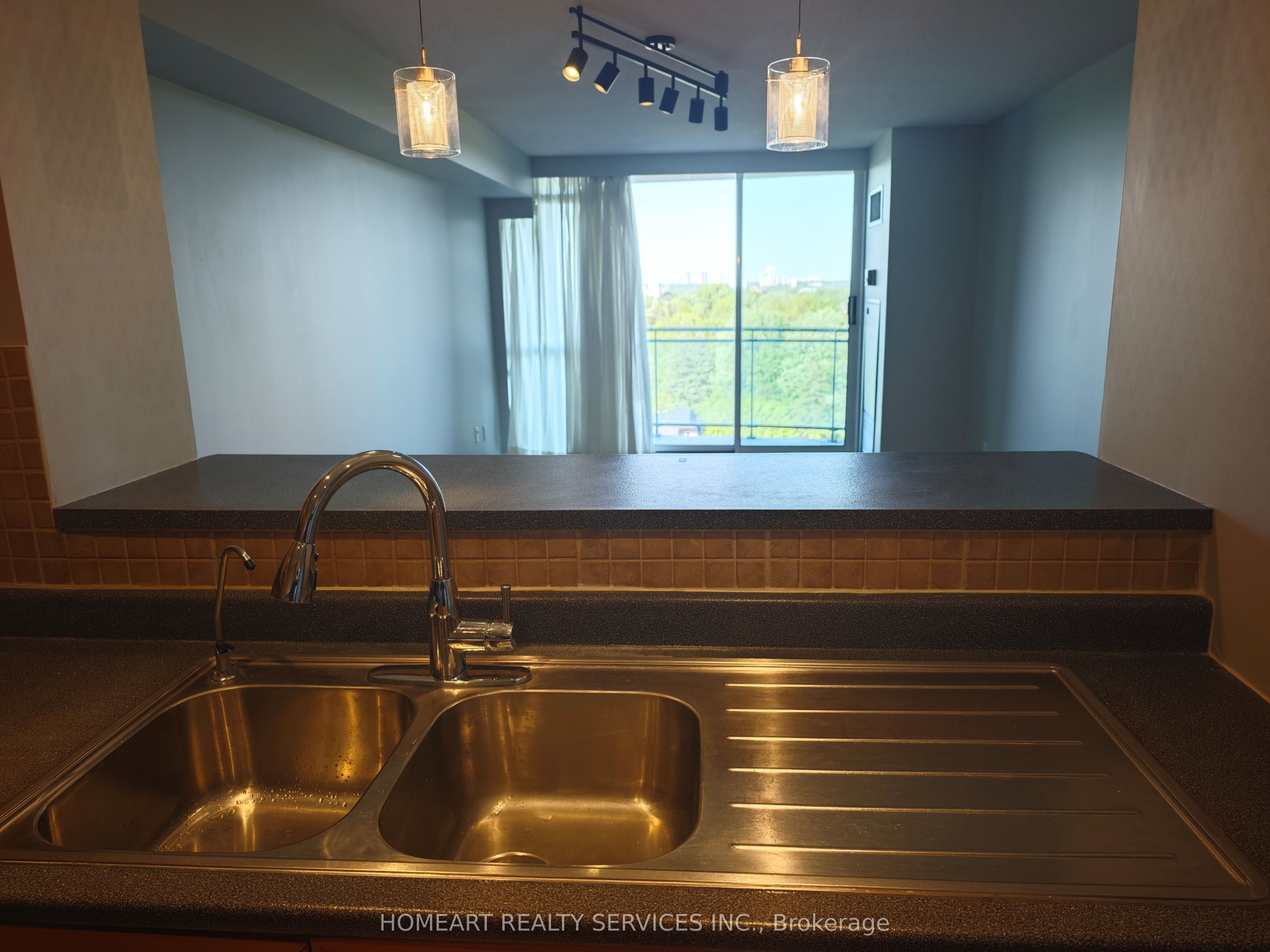 28 Pemberton Avenue 1007, Toronto, ON M2M 4L1 photo 3
