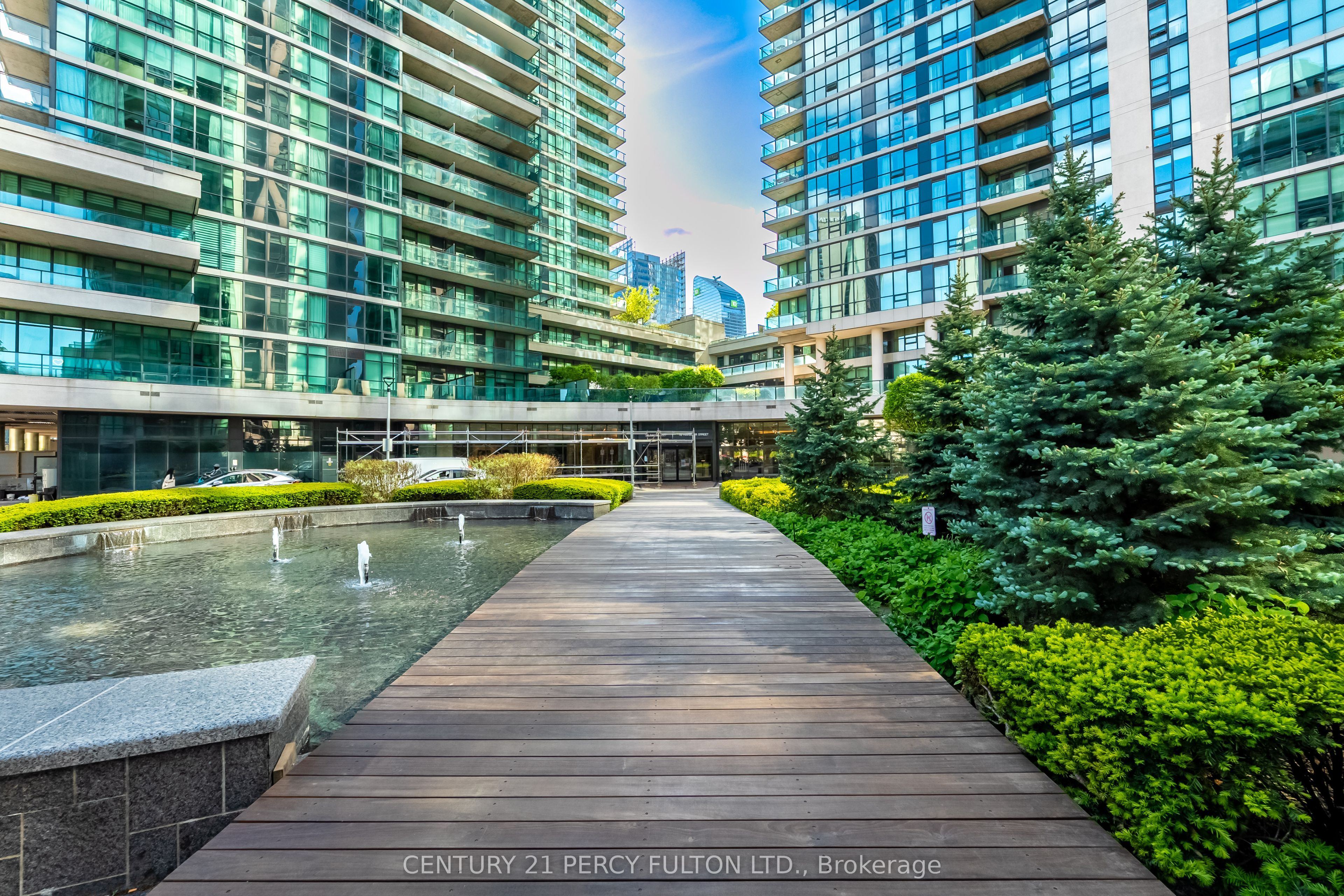 18 harbour Street 703, Toronto, ON M5J 2Z6 photo 2