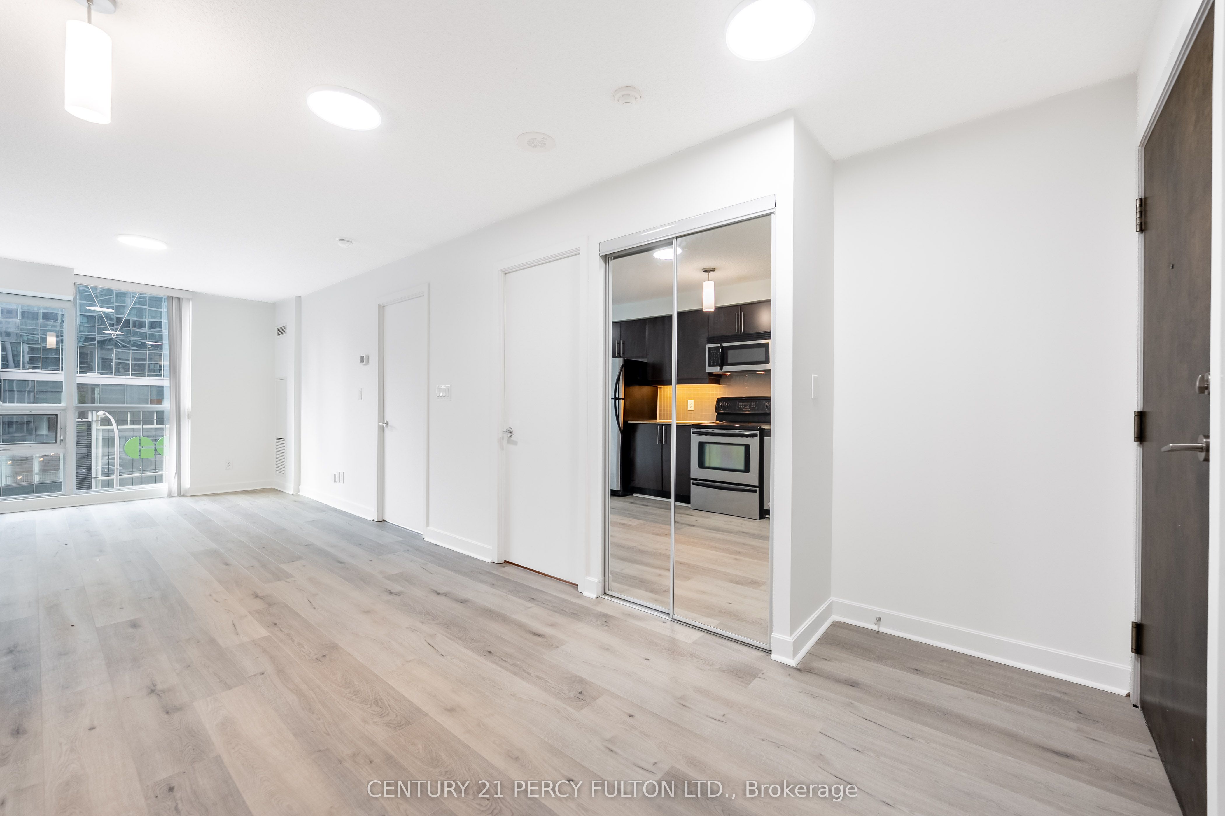 18 harbour Street 703, Toronto, ON M5J 2Z6 photo 5