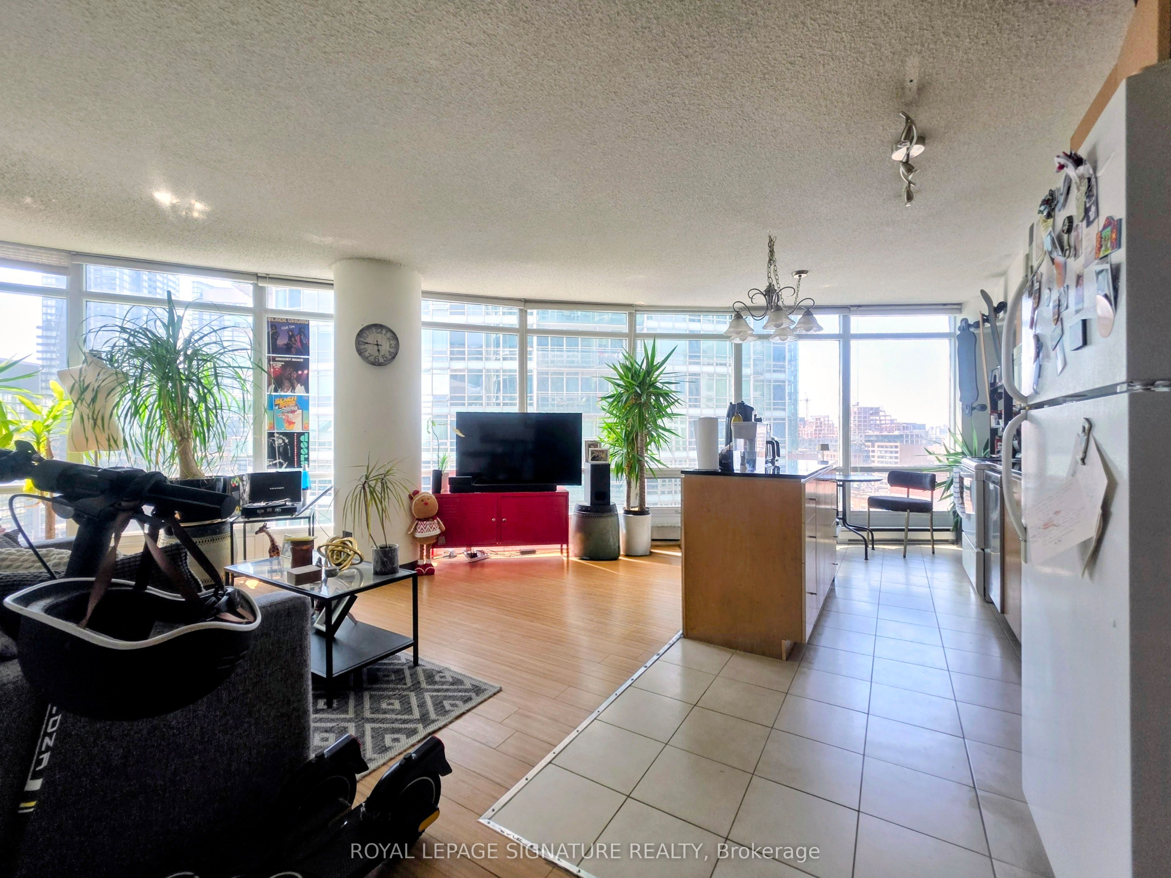 373 Front Street W 1703, Toronto, ON M5V 3R7 photo 4