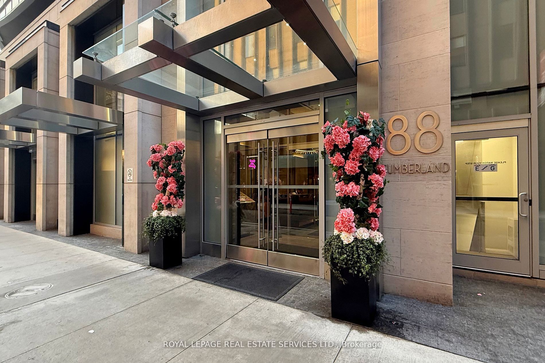 88 Cumberland Street 808, Toronto, ON M5R 1A3 photo 3