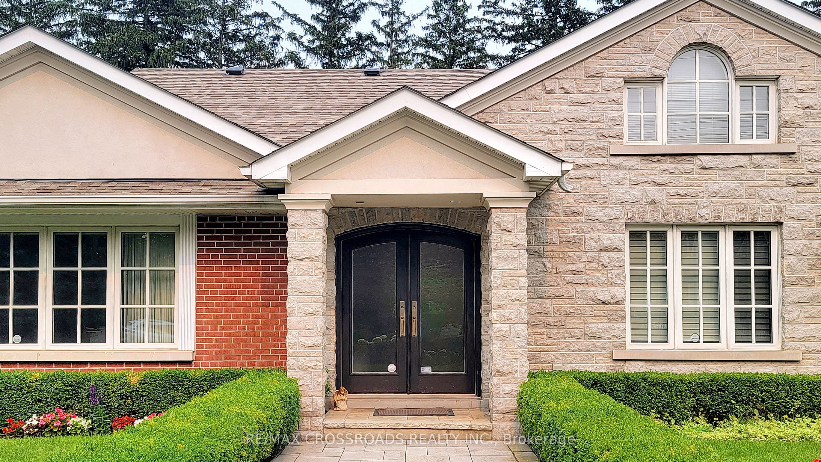 9 Daleberry Place, Toronto, ON M3B 2A5