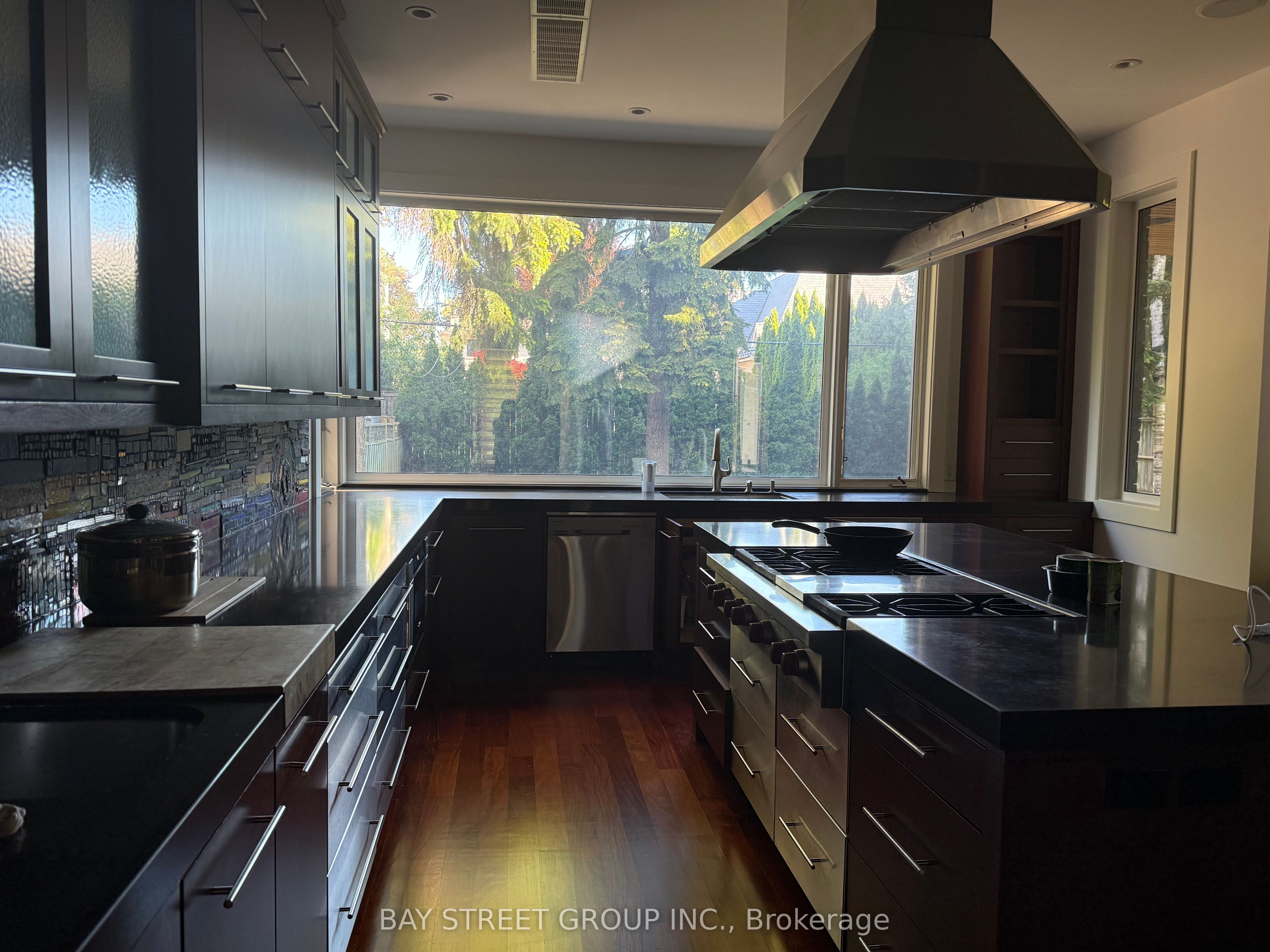 158 Munro Boulevard, Toronto, ON M2P 1C8 photo 5