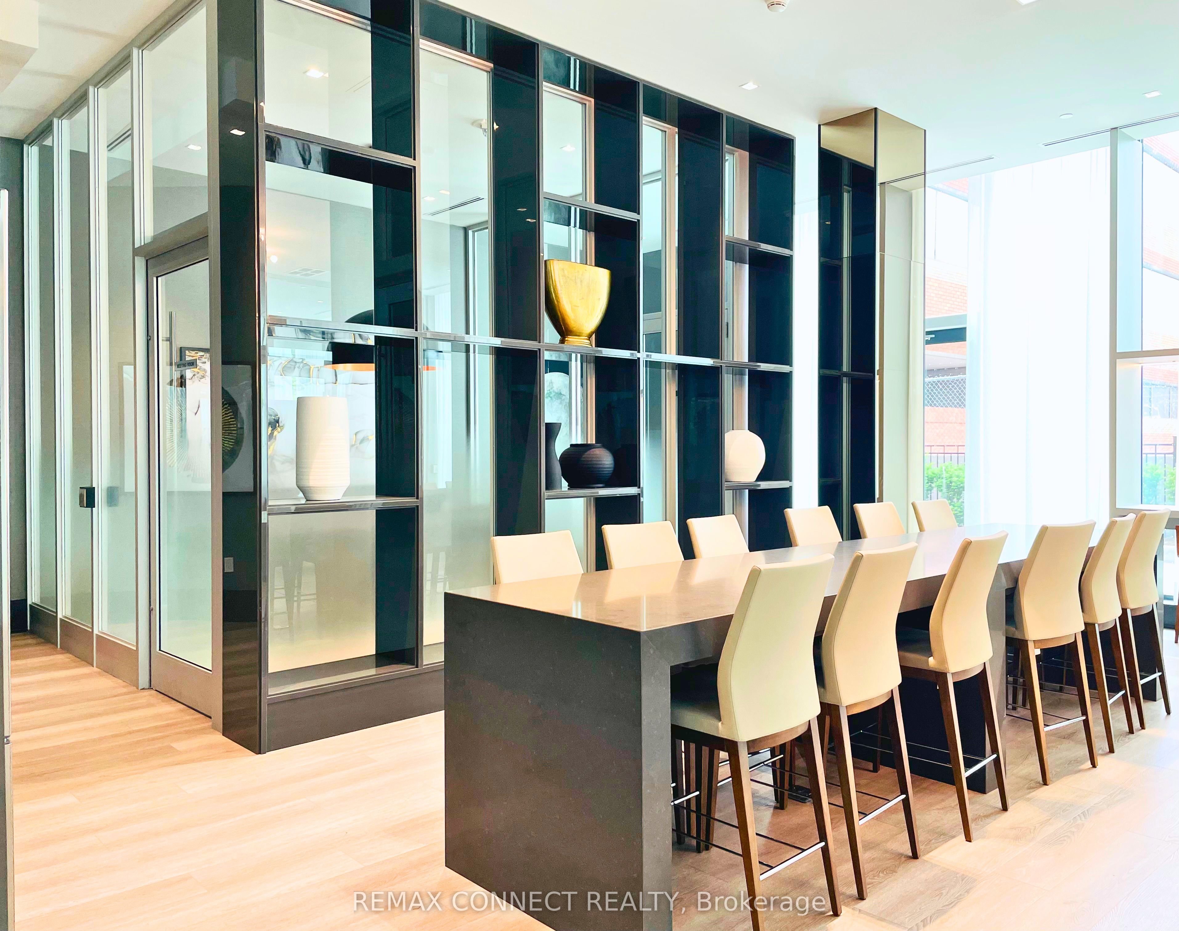 250 Lawrence Avenue W 504, Toronto, ON M5M 1B1 photo 4