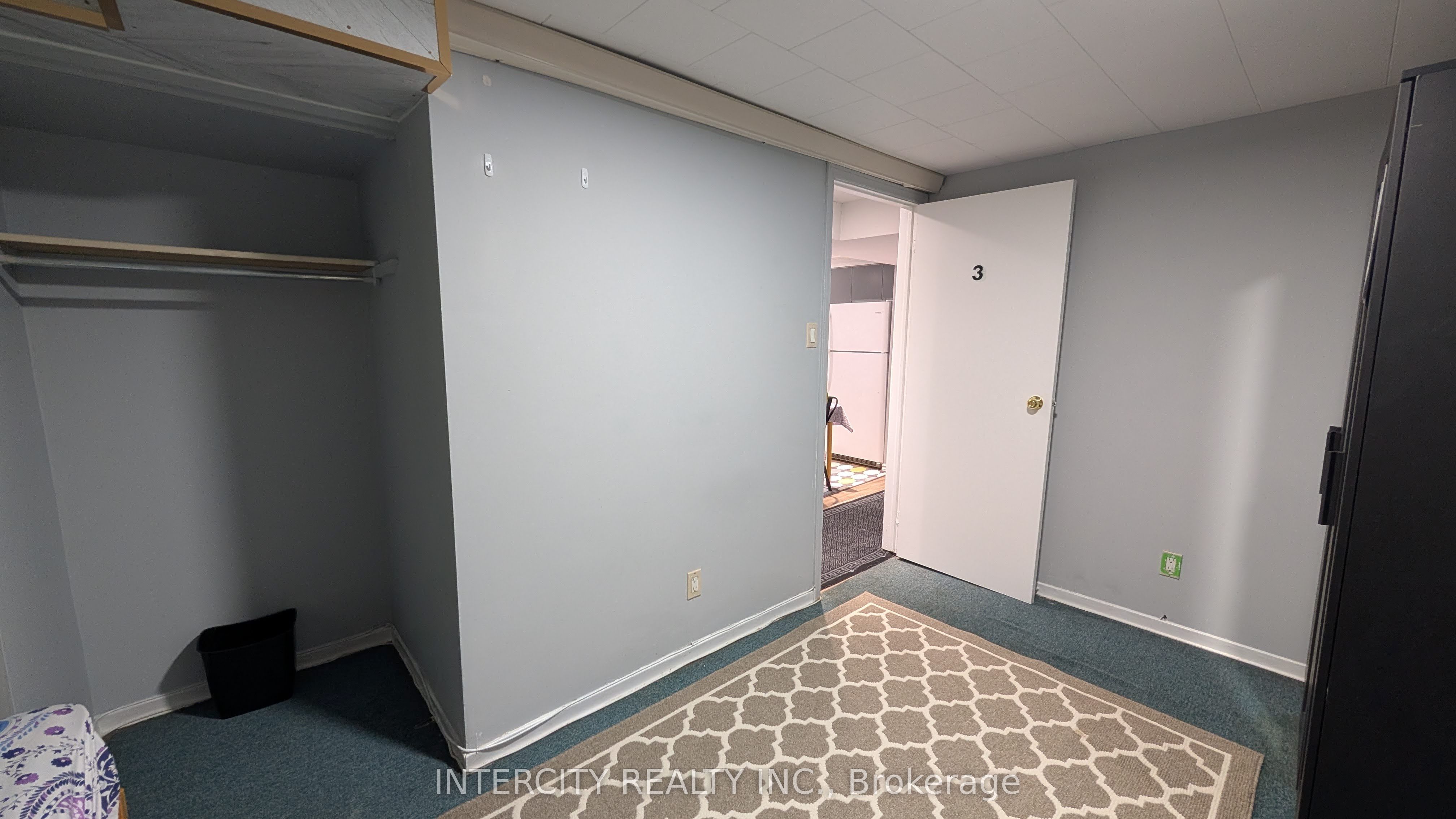 56 Caracas Road Room 3, Toronto, ON M2K 1B1 photo 3