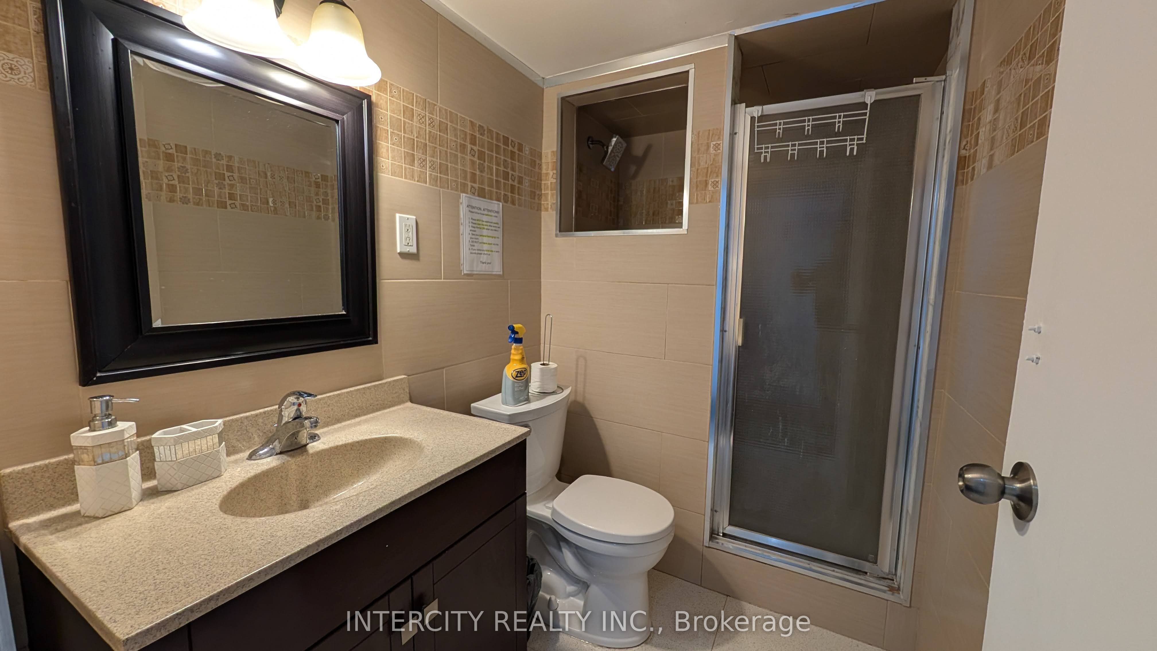 56 Caracas Road Room 3, Toronto, ON M2K 1B1 photo 4