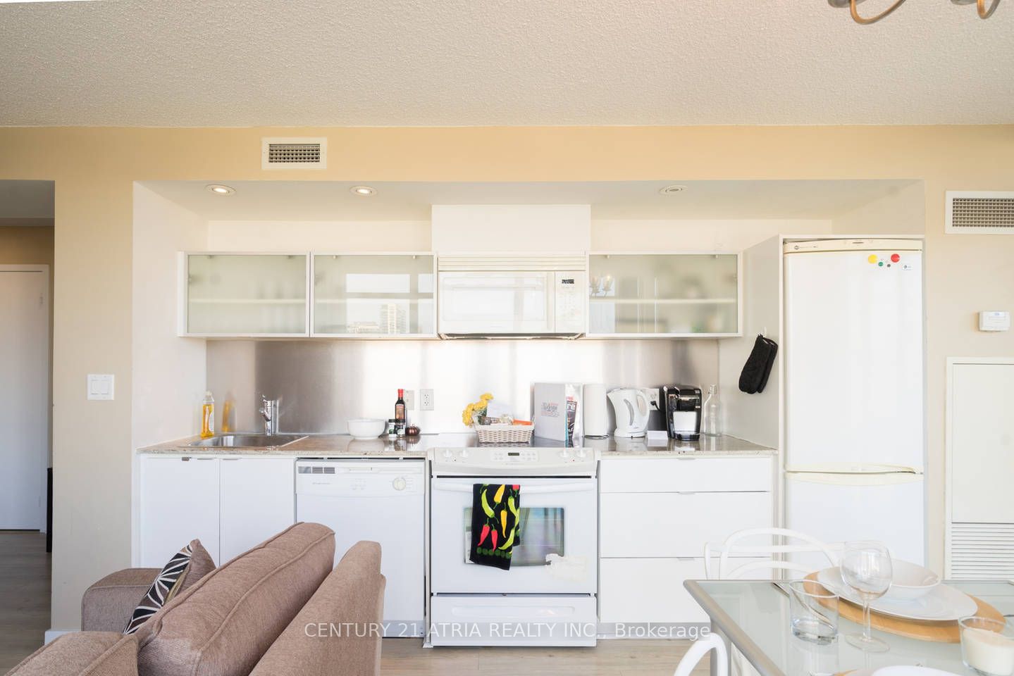 4K Spadina Avenue 302, Toronto, ON M5V 3Y9 photo 4