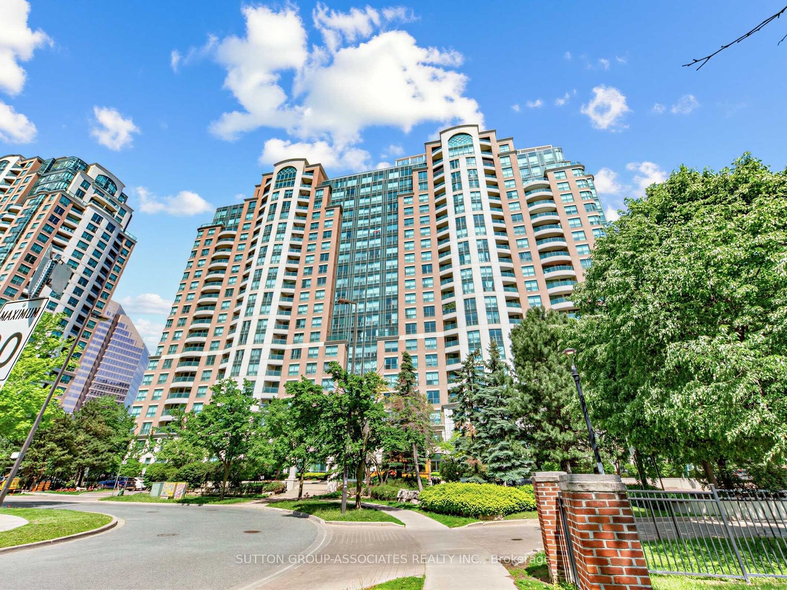 23 Lorraine Drive 1706, Toronto, ON M2N 6Z6
