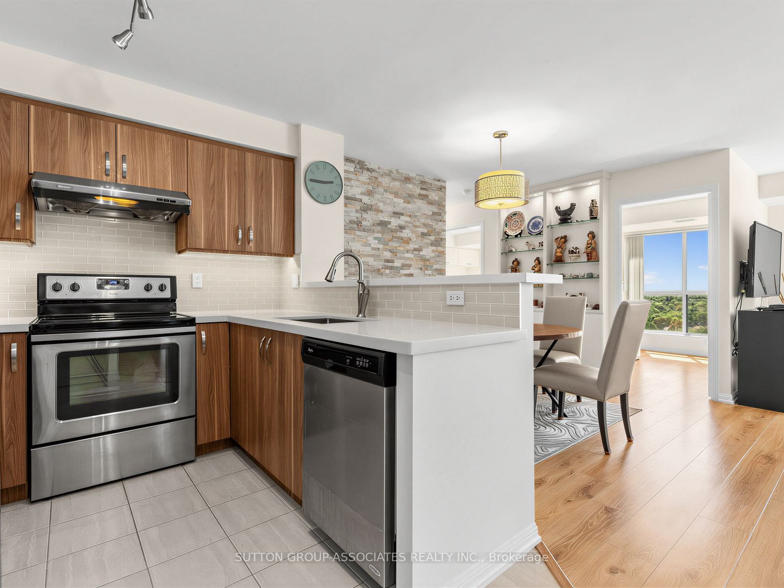 23 Lorraine Drive 1706, Toronto, ON M2N 6Z6 photo 4