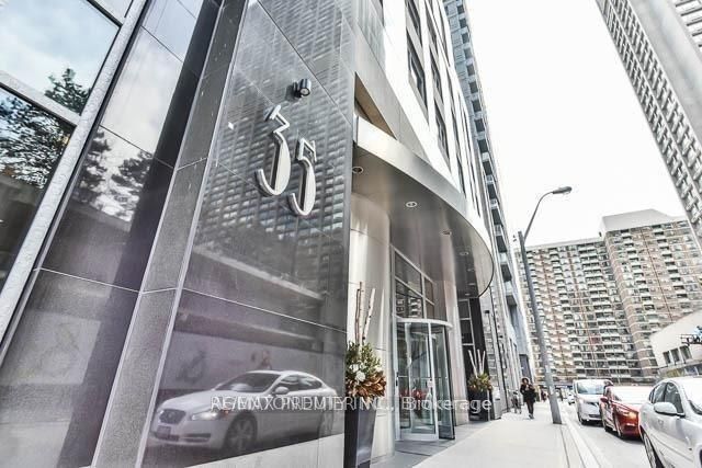 35 Balmuto Street 1009, Toronto, ON M4Y 0A3