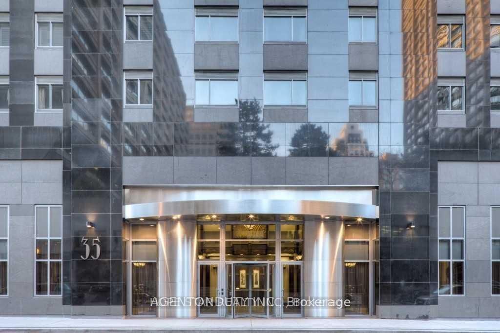 35 Balmuto Street 1009, Toronto, ON M4Y 0A3 photo 3