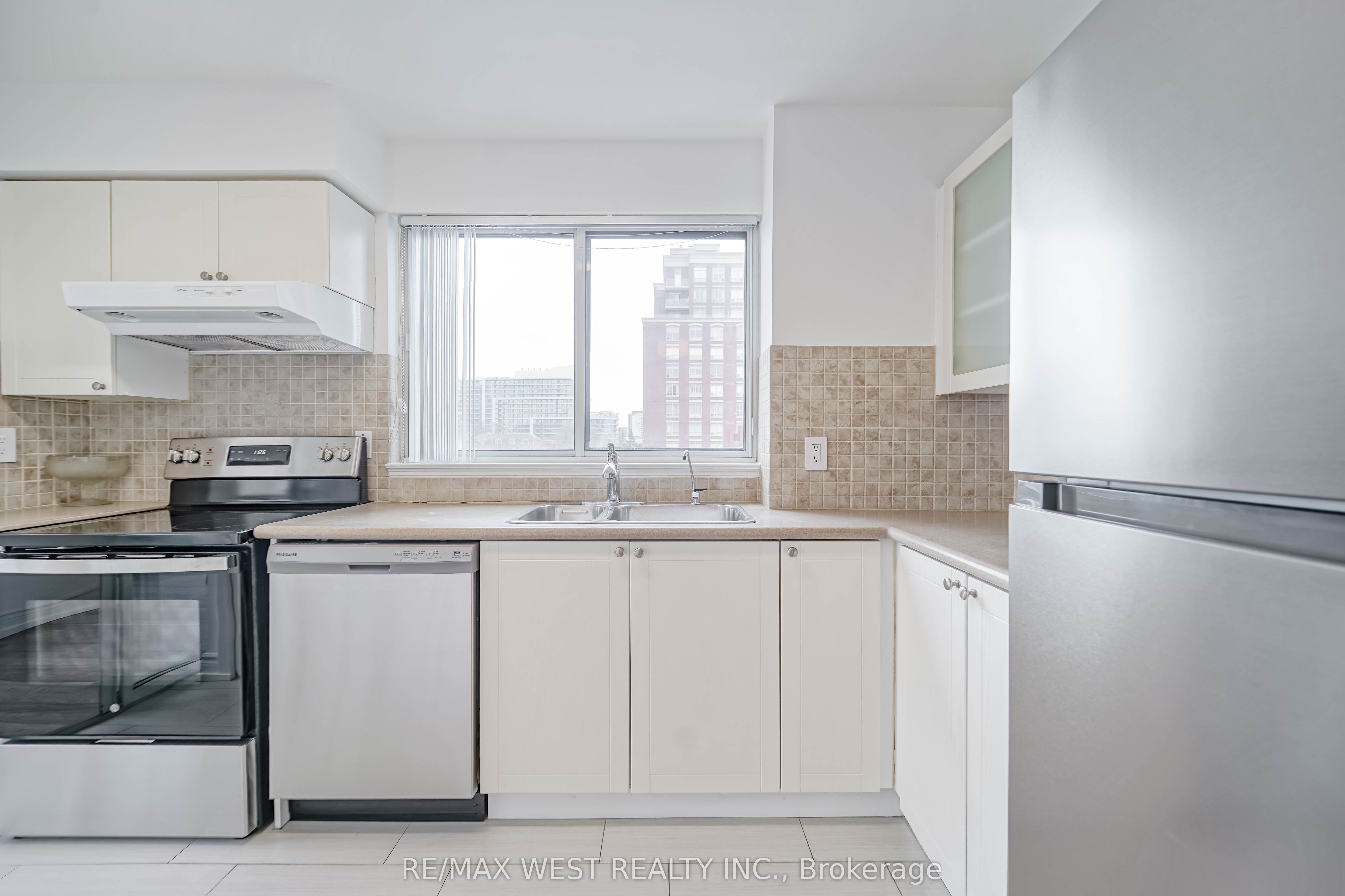 1 Hycrest Avenue 602, Toronto, ON M2N 6V8 photo 4
