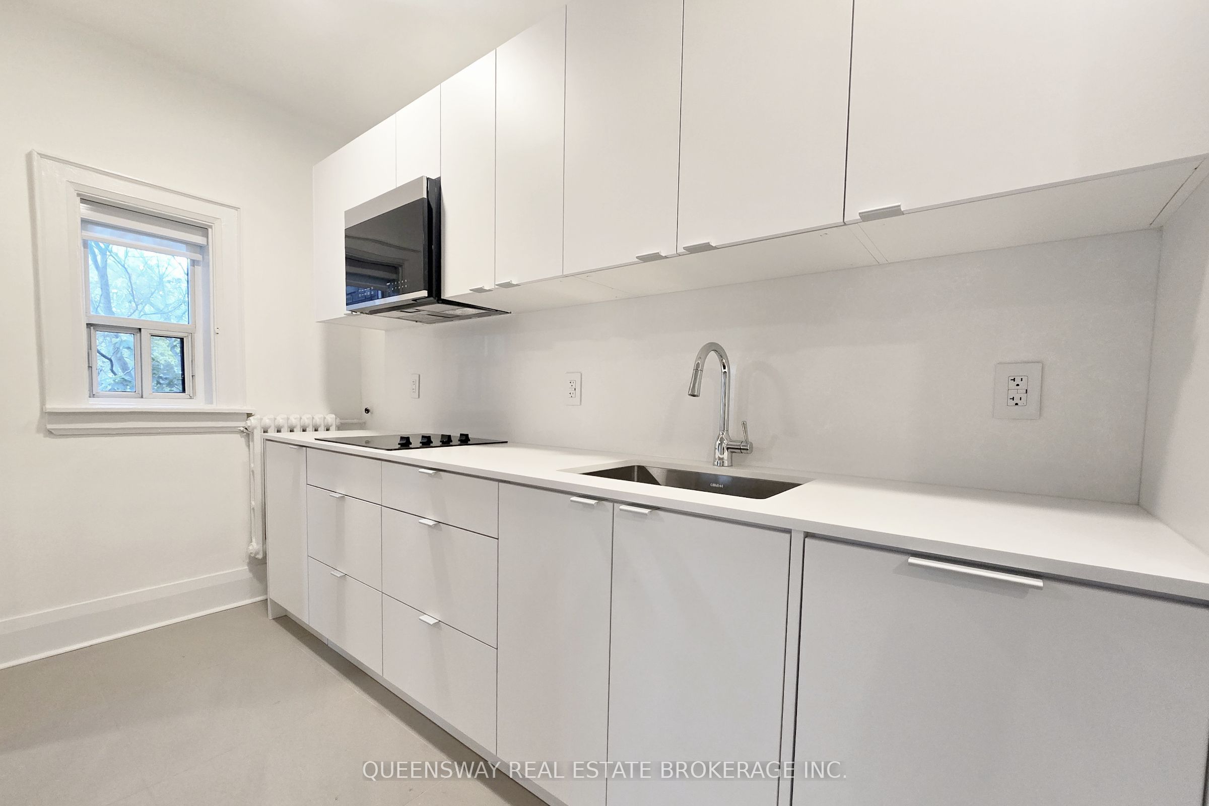 110 Wellesley Street E 508, Toronto, ON M4Y 1J1