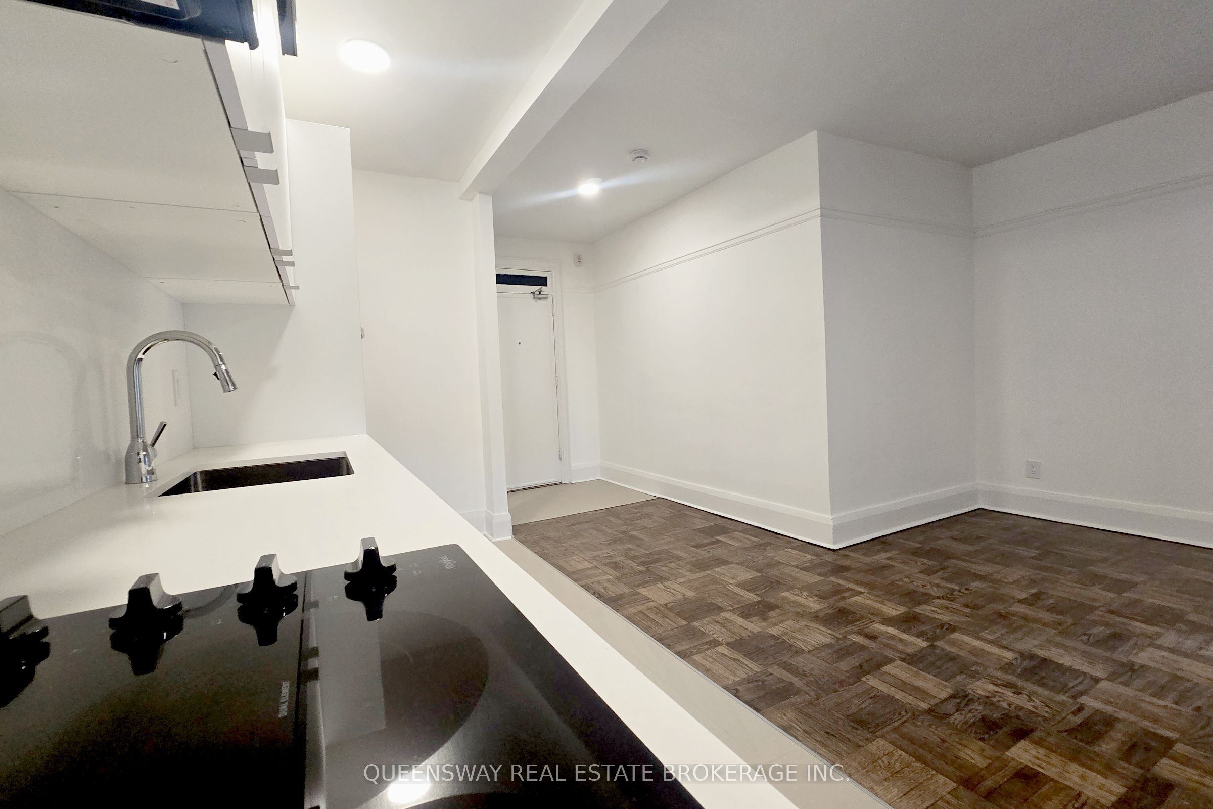 110 Wellesley Street E 508, Toronto, ON M4Y 1J1 photo 4