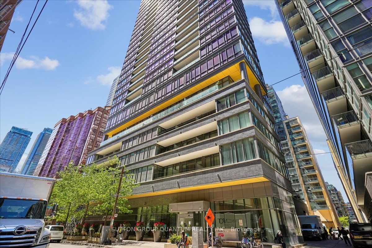 8 Charlotte Street 404, Toronto, ON M5V 0K4