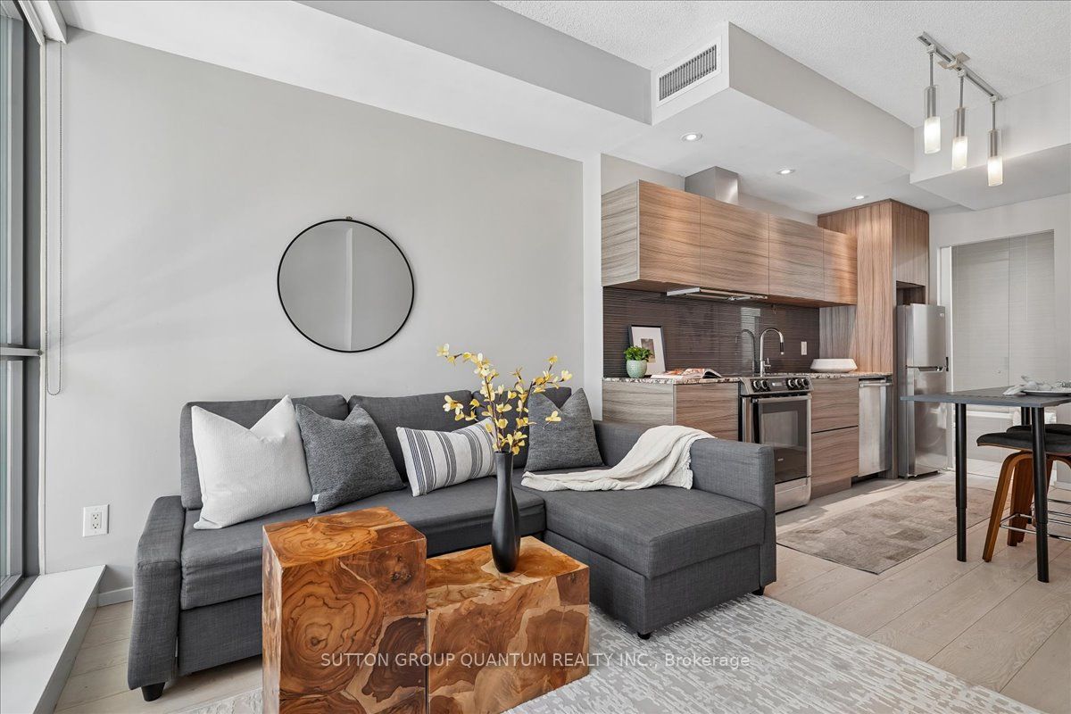8 Charlotte Street 404, Toronto, ON M5V 0K4 photo 3