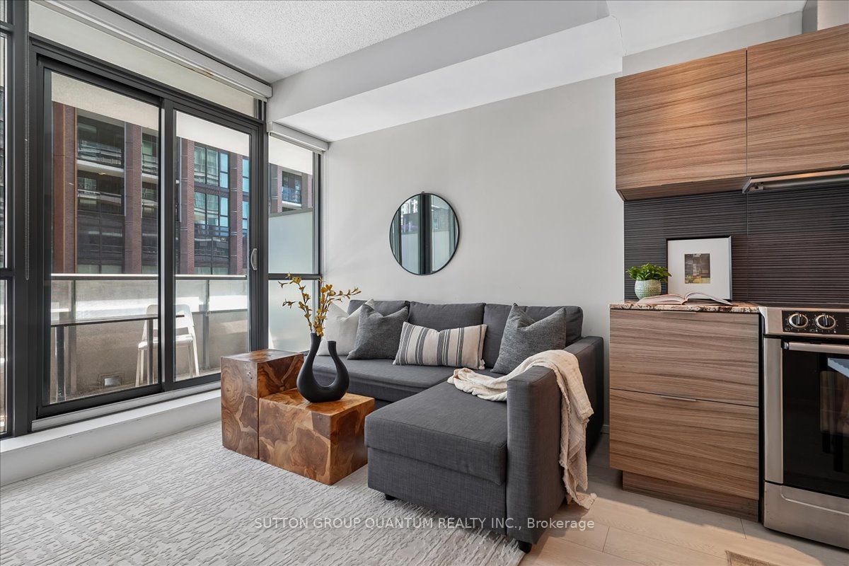 8 Charlotte Street 404, Toronto, ON M5V 0K4 photo 4