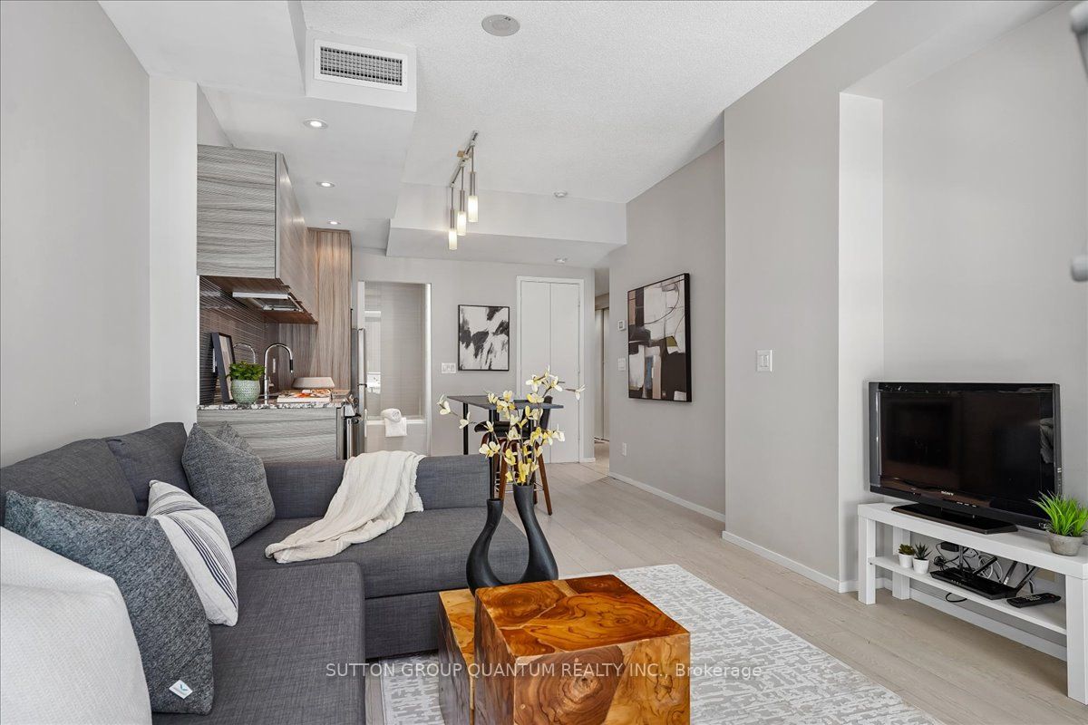8 Charlotte Street 404, Toronto, ON M5V 0K4 photo 5