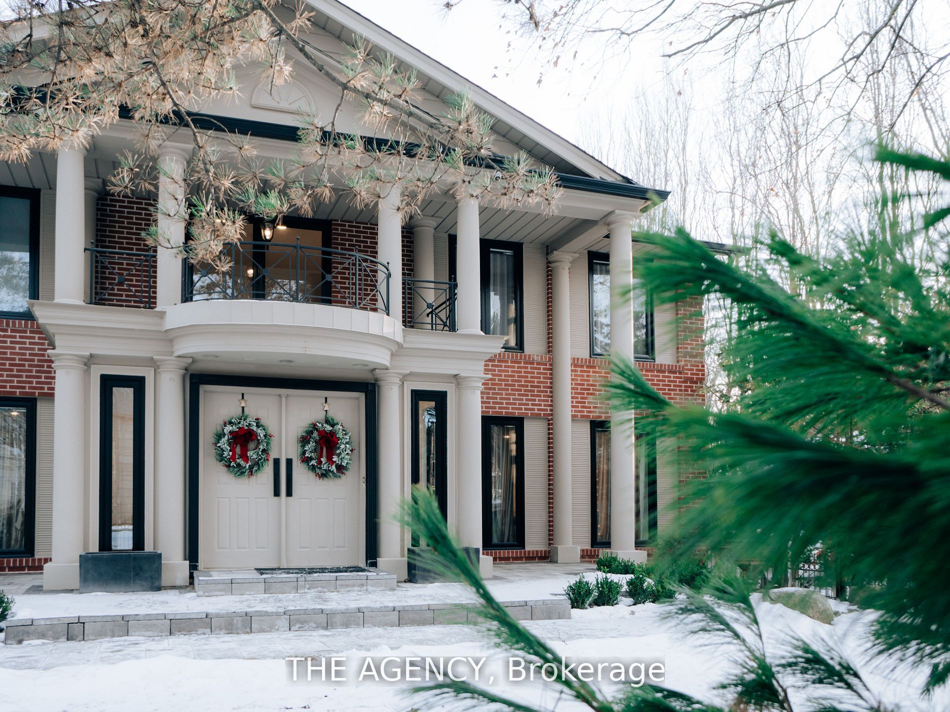 7 Shady Oaks Crescent, Toronto, ON M3C 2L4 photo 2