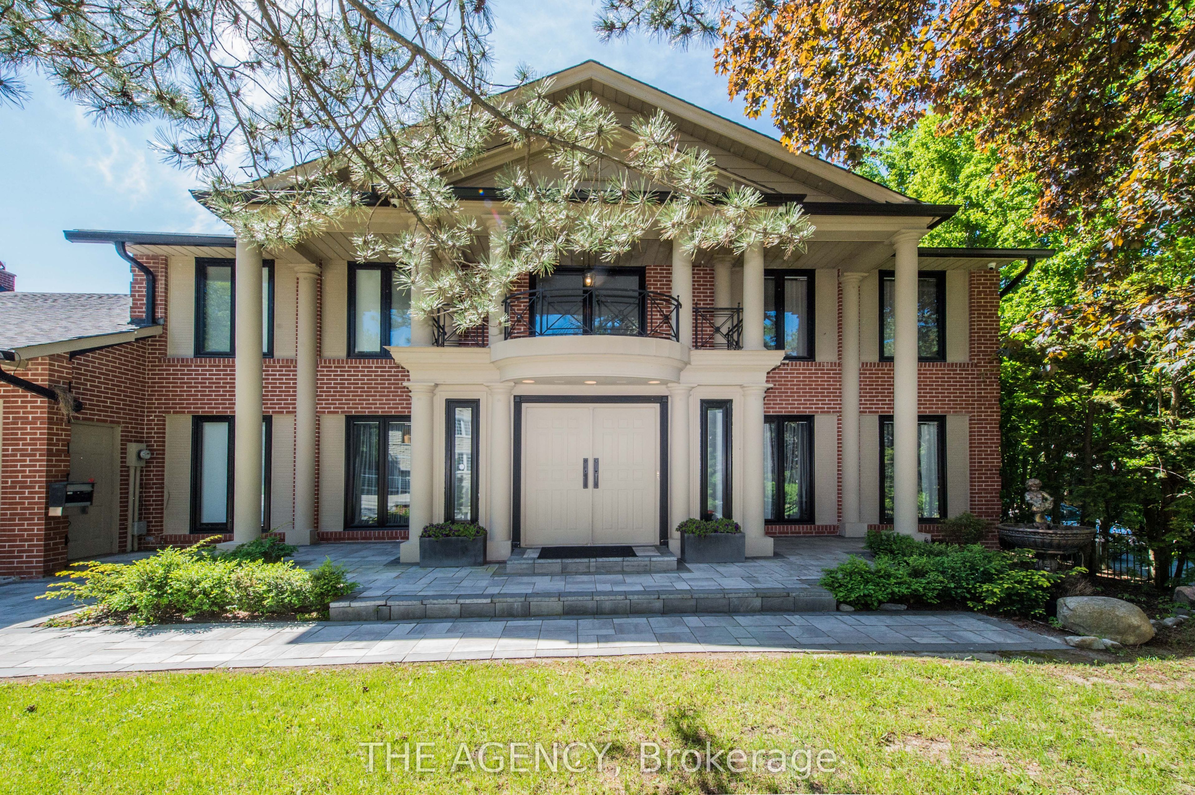7 Shady Oaks Crescent, Toronto, ON M3C 2L4 photo 3